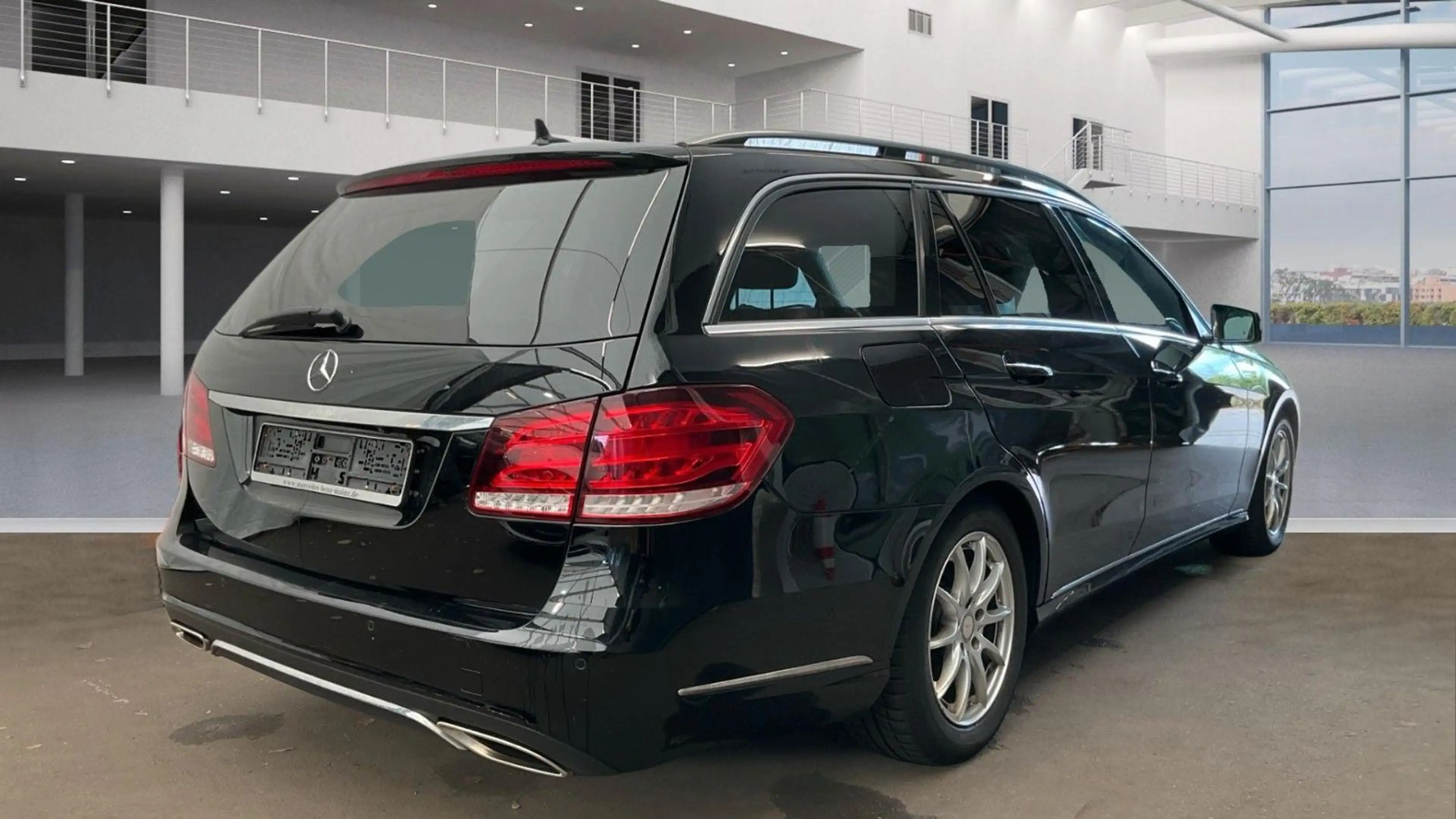Mercedes-Benz E 250 d BlueTec/9G/ T-Modell/LED/Distronic/360° — photo 2