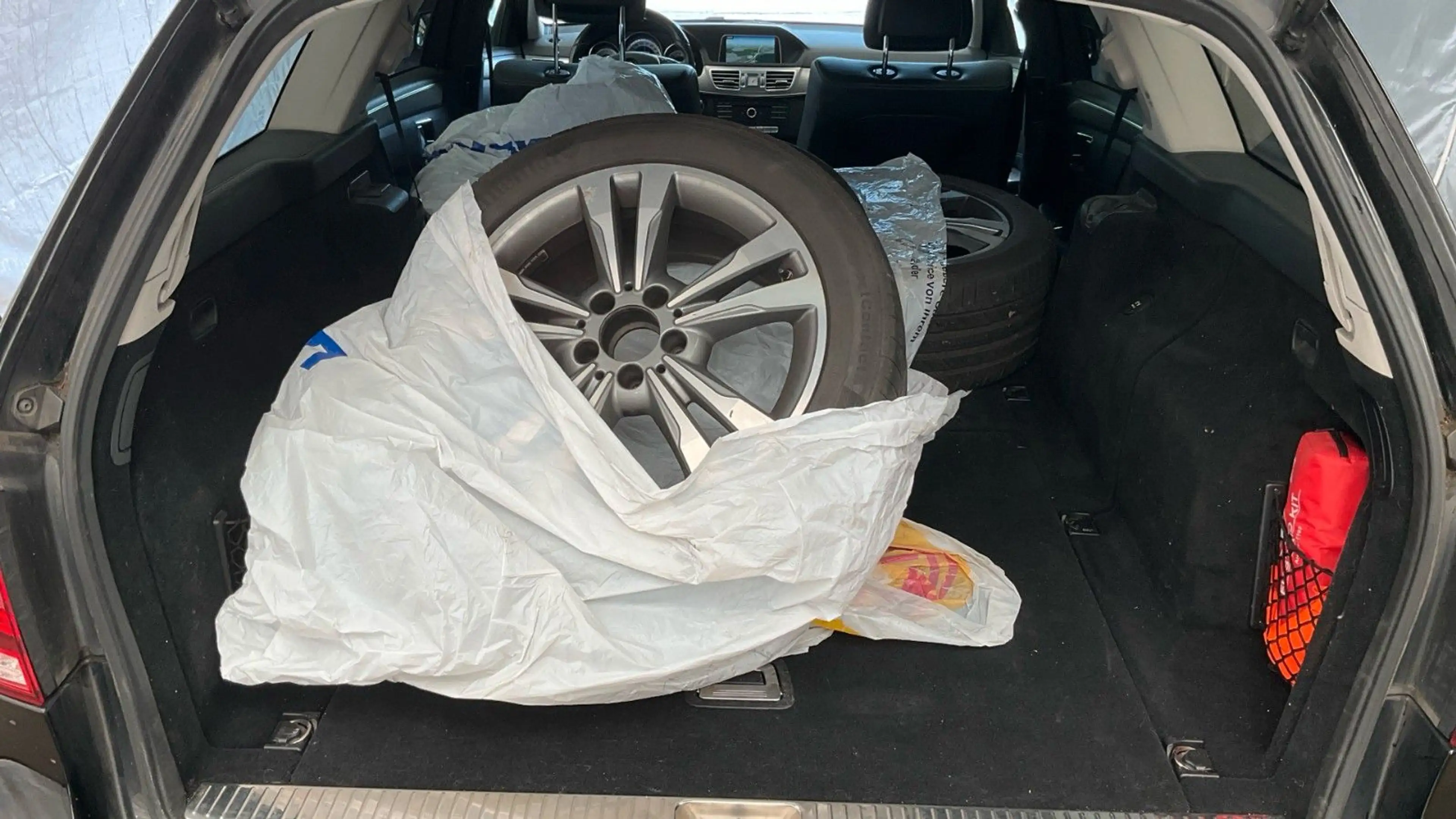 Mercedes-Benz E 250 d BlueTec/9G/ T-Modell/LED/Distronic/360° — photo 12