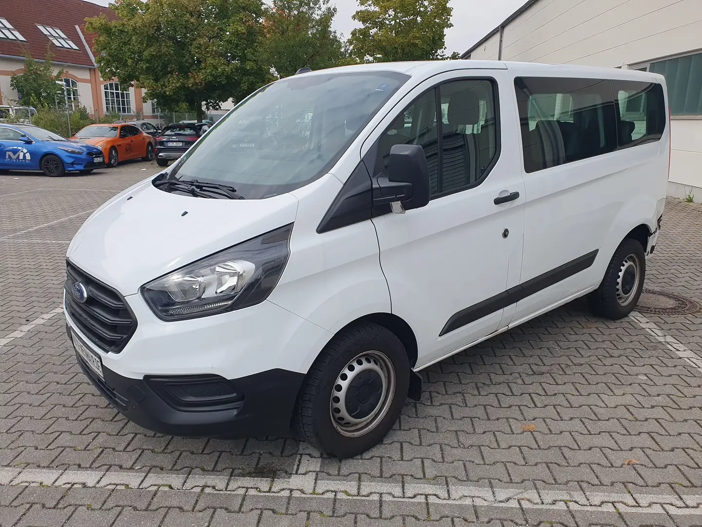 Ford Transit Custom 2.0 TDCI *Klima / 9-Sitzer / Euro 6* Weiß - 2