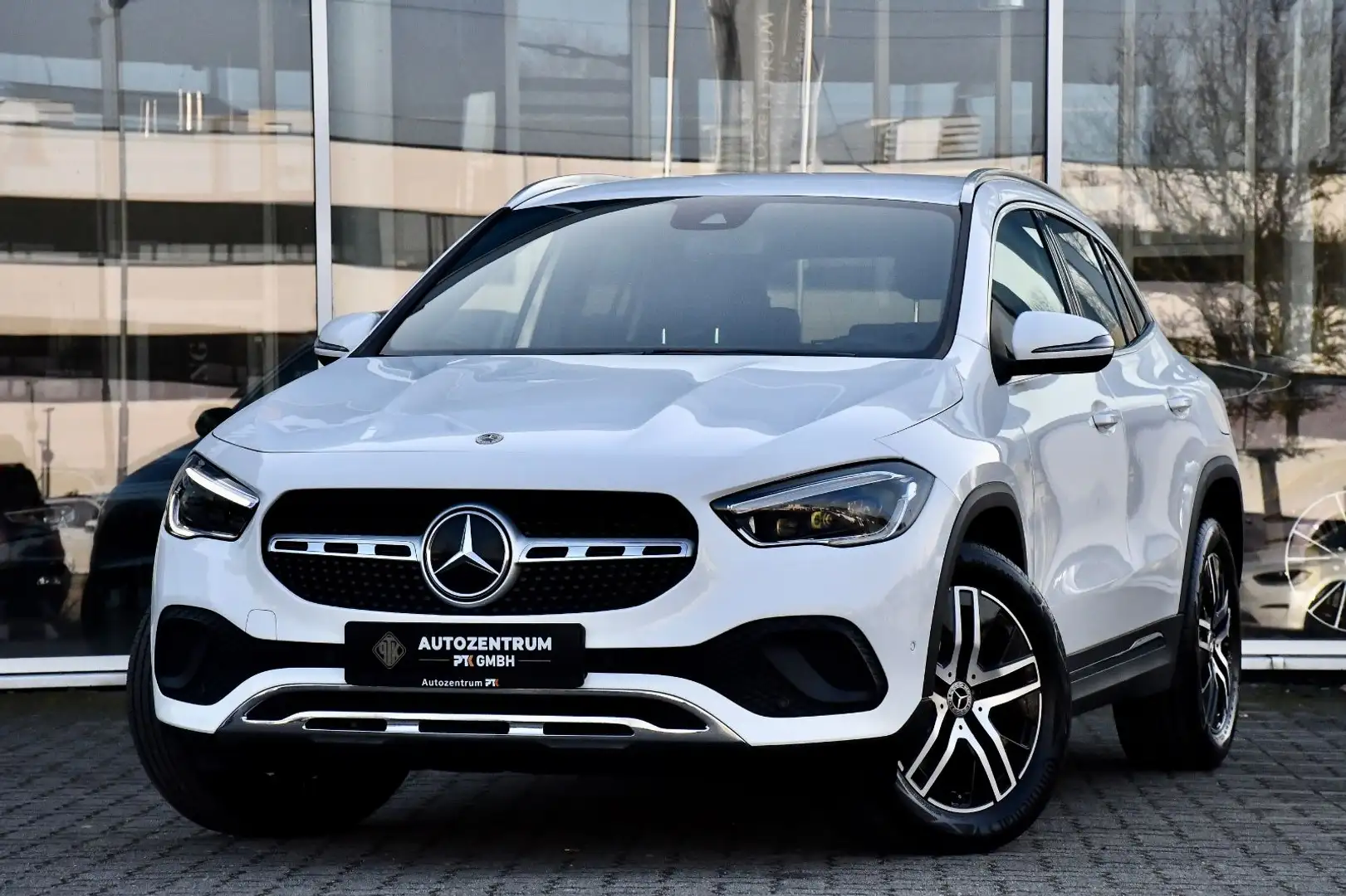 Mercedes-Benz GLA 220 GLA220 d 4Matic MultiBeam Standheizung MBUX Weiß - 1
