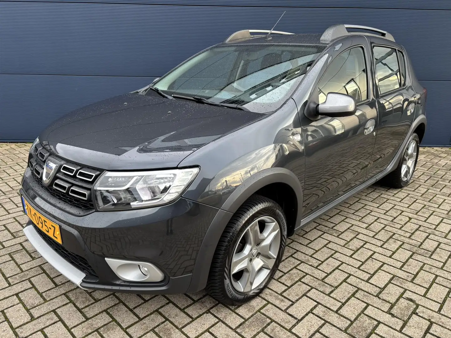 Dacia Sandero Stepway 90pk Bi-Fuel | Navigatie | Parkeercamera | Gris - 2