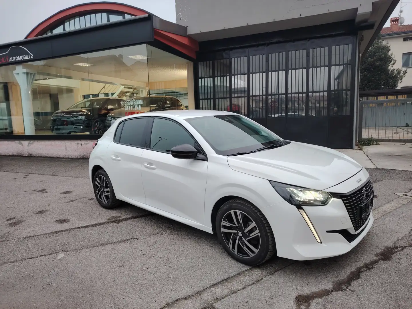 Peugeot 208 1.2 EAT8 ALLURE PACK AUTOMATICA PDC "NEOPATENTATI" Bianco - 1