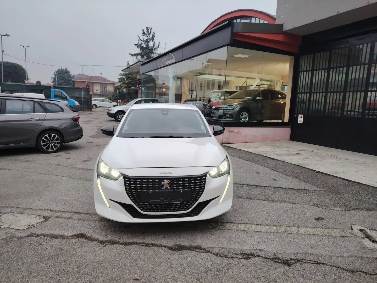 Peugeot 208 1.2 EAT8 ALLURE PACK AUTOMATICA PDC "NEOPATENTATI" Bianco - 2