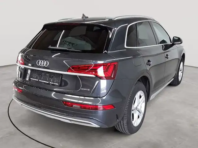 Audi Q5 view 4