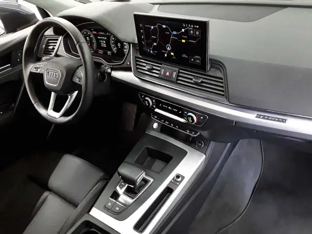 Audi Q5 view 9