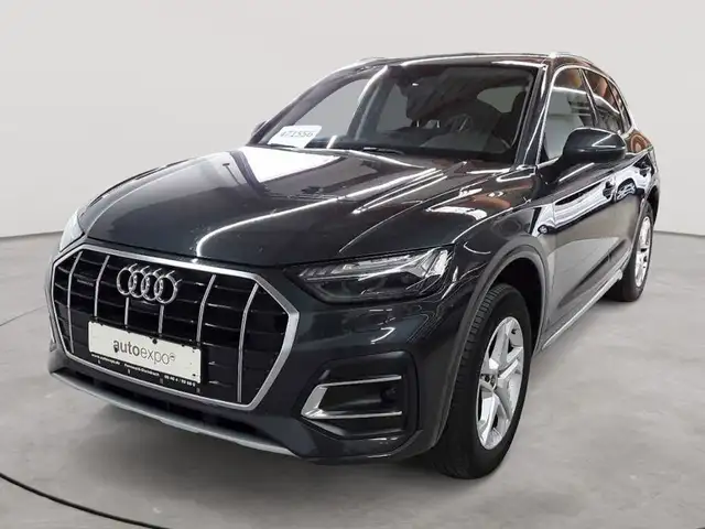 Audi Q5 view 2