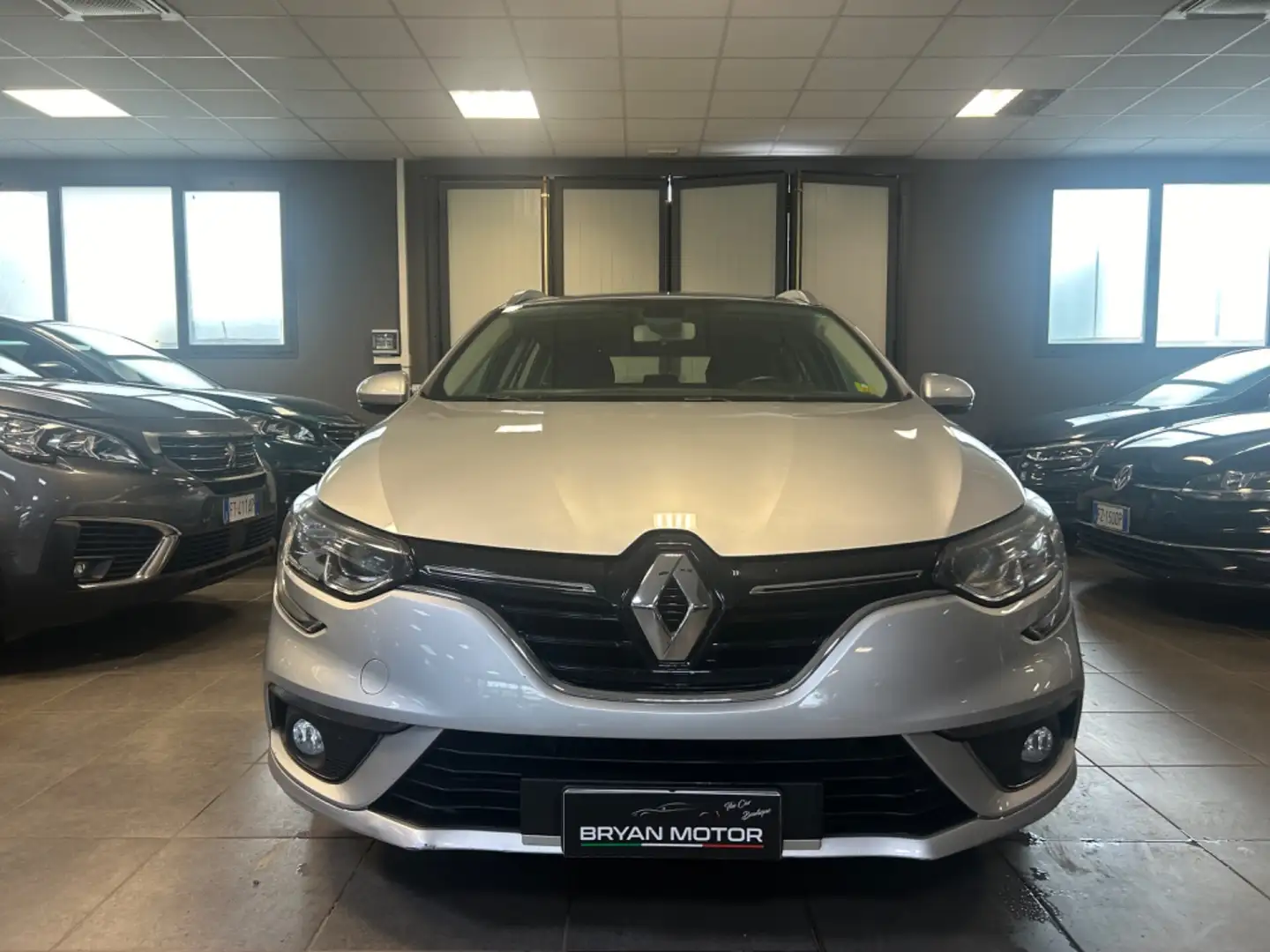 Renault Megane Mégane Sporter dCi 8V 110 CV EDC Energy Business Grigio - 2