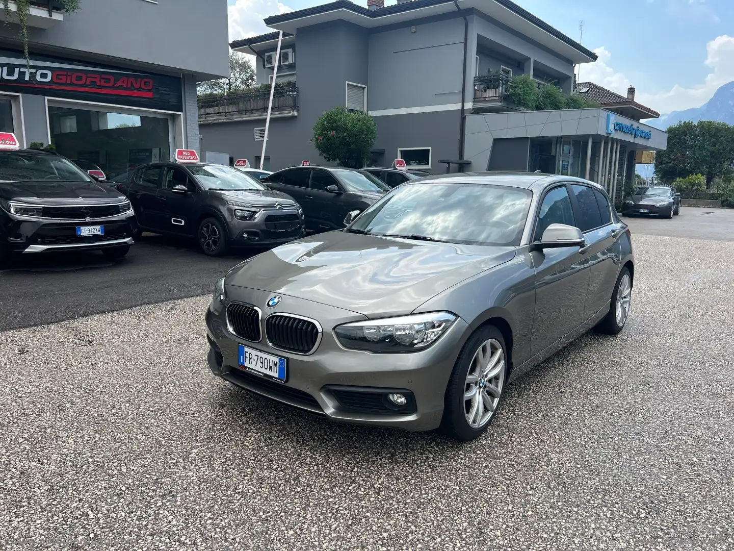 BMW 116 118d 5p. Urban Gris - 1