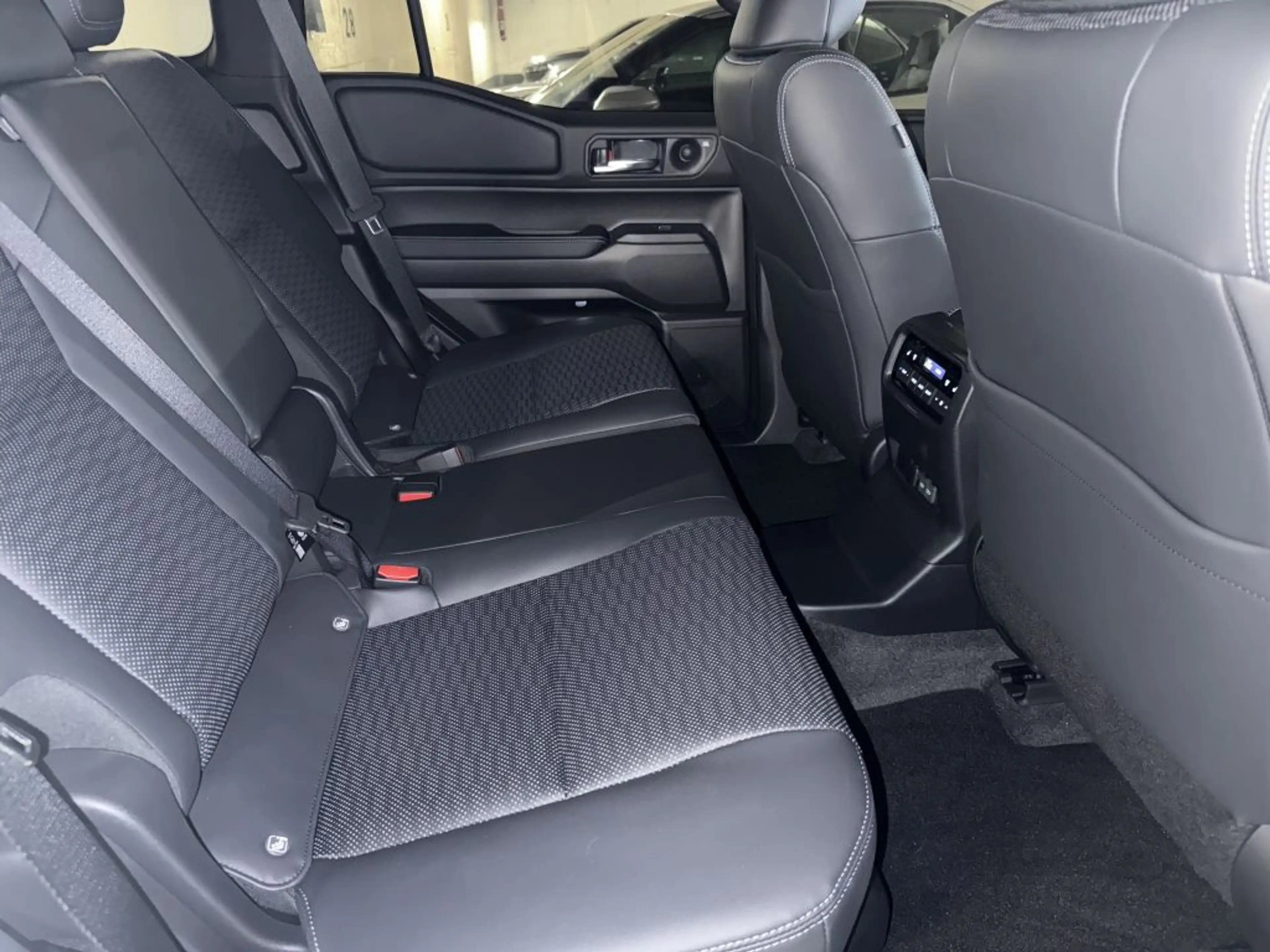 Toyota Land Cruiser 250 Mild-Hybrid Lounge 7-Si.,Pano,HUD,360°,JBL,ACC — photo 11