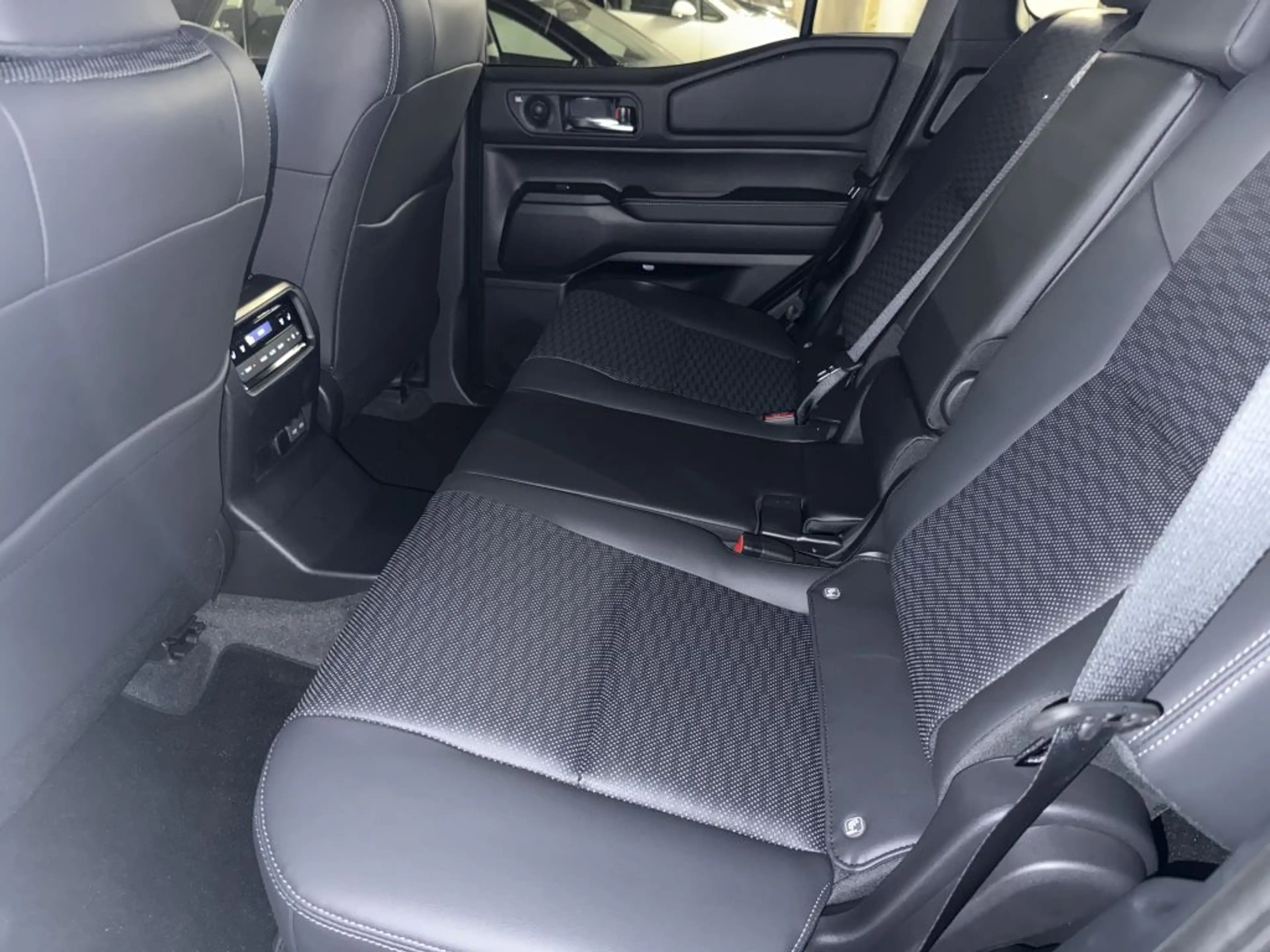Toyota Land Cruiser 250 Mild-Hybrid Lounge 7-Si.,Pano,HUD,360°,JBL,ACC — photo 10