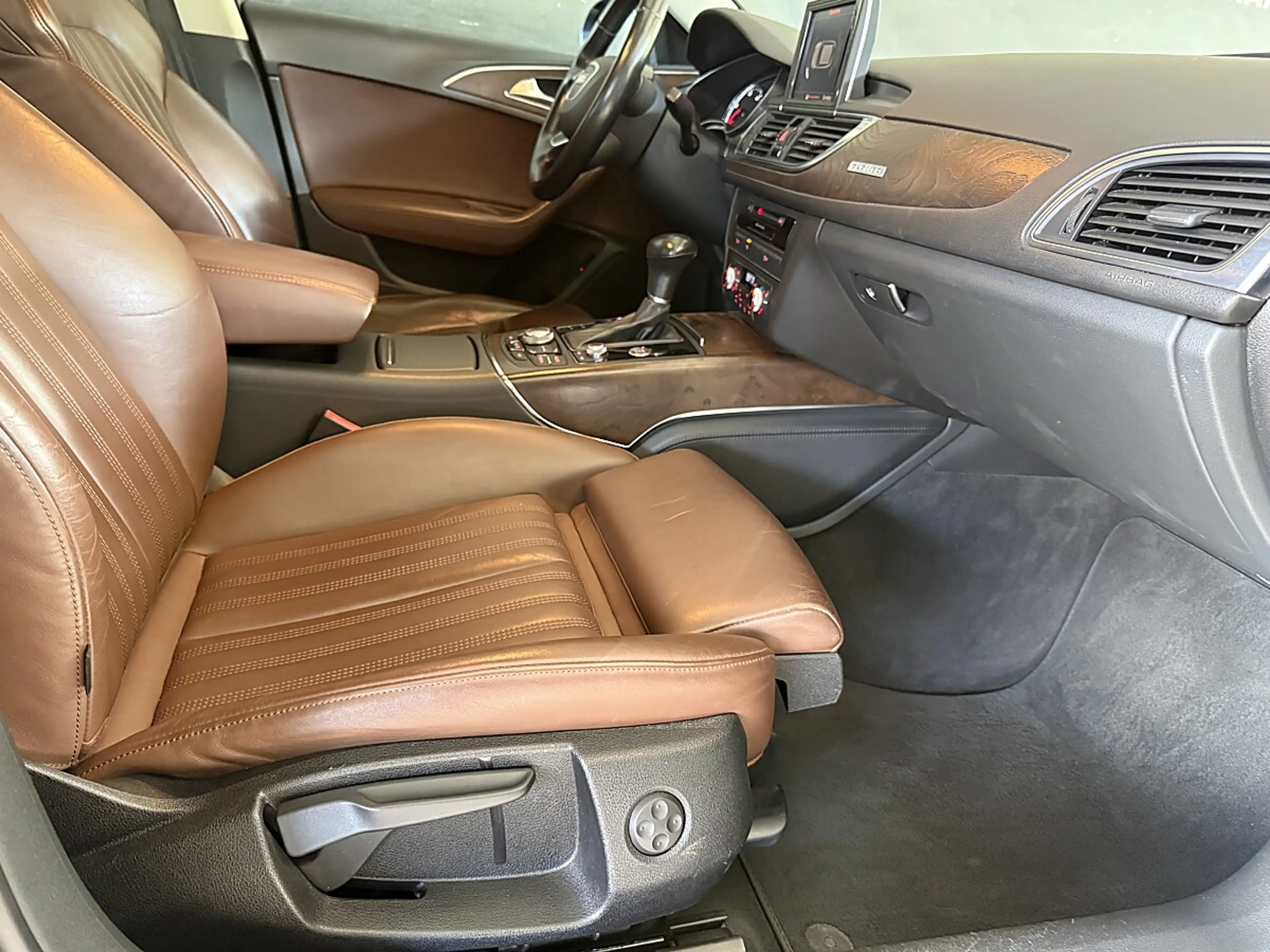 Audi A6 Avant 3.0 TDI quattro *AHV*PDC*Navi*E-Heckklappe* — photo 10