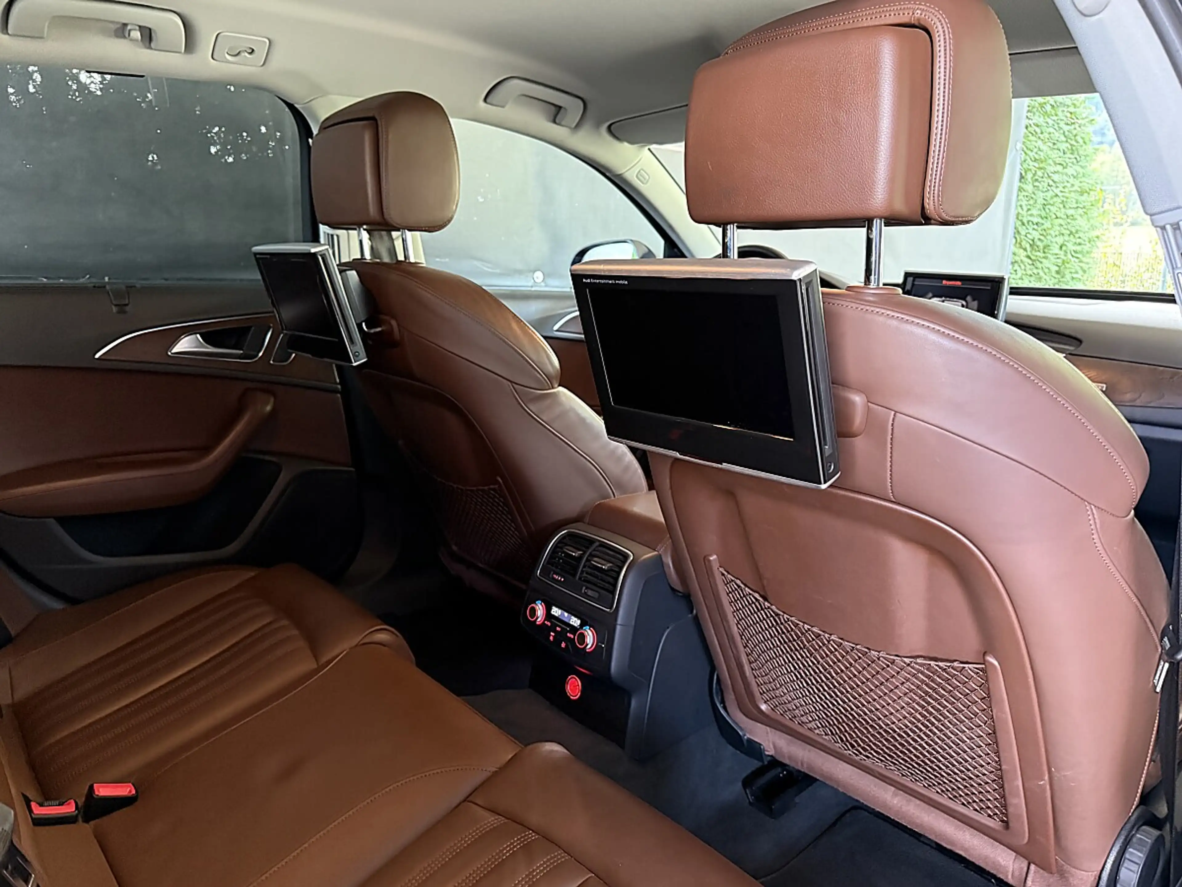 Audi A6 Avant 3.0 TDI quattro *AHV*PDC*Navi*E-Heckklappe* — photo 12