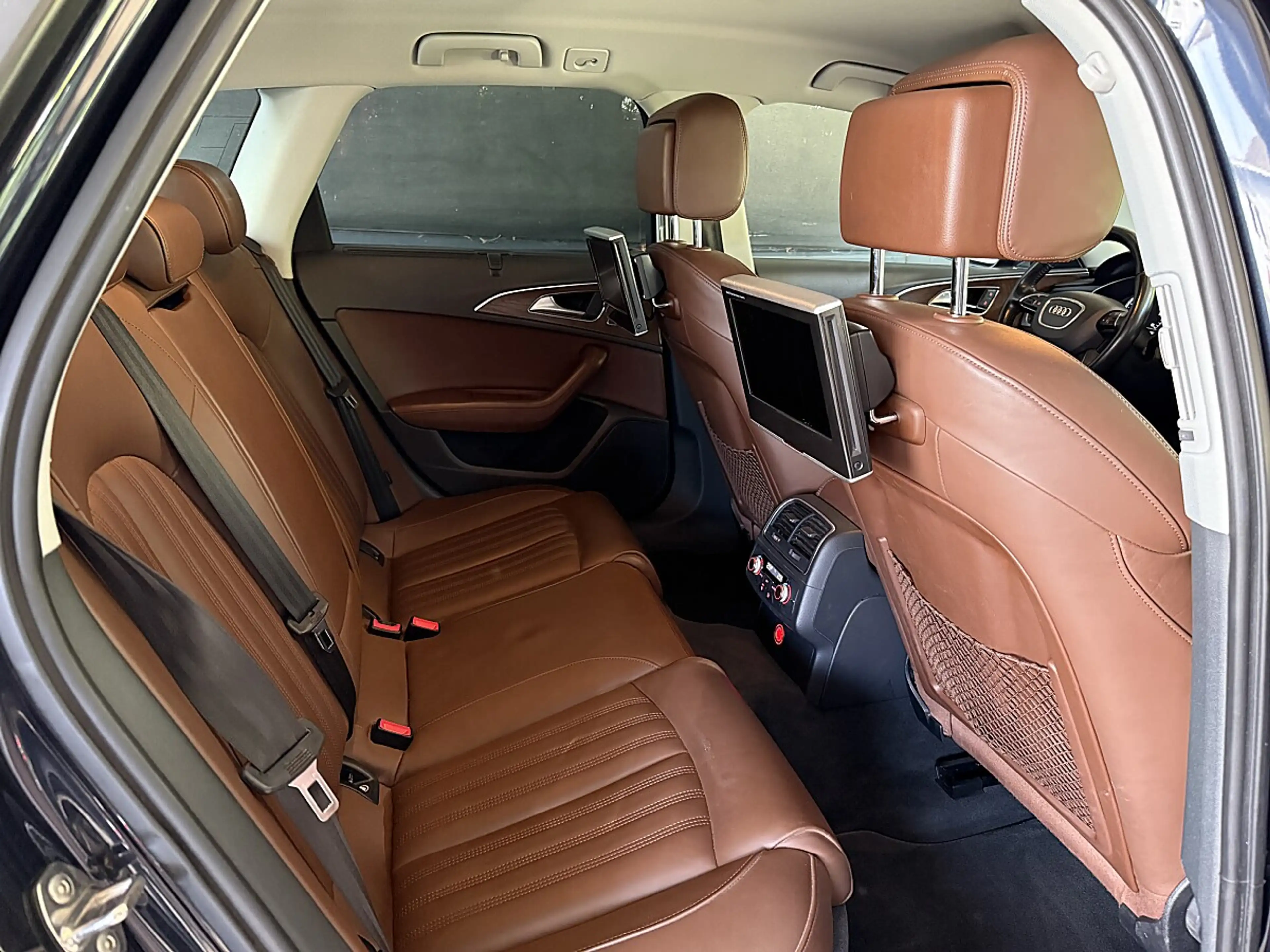 Audi A6 Avant 3.0 TDI quattro *AHV*PDC*Navi*E-Heckklappe* — photo 11