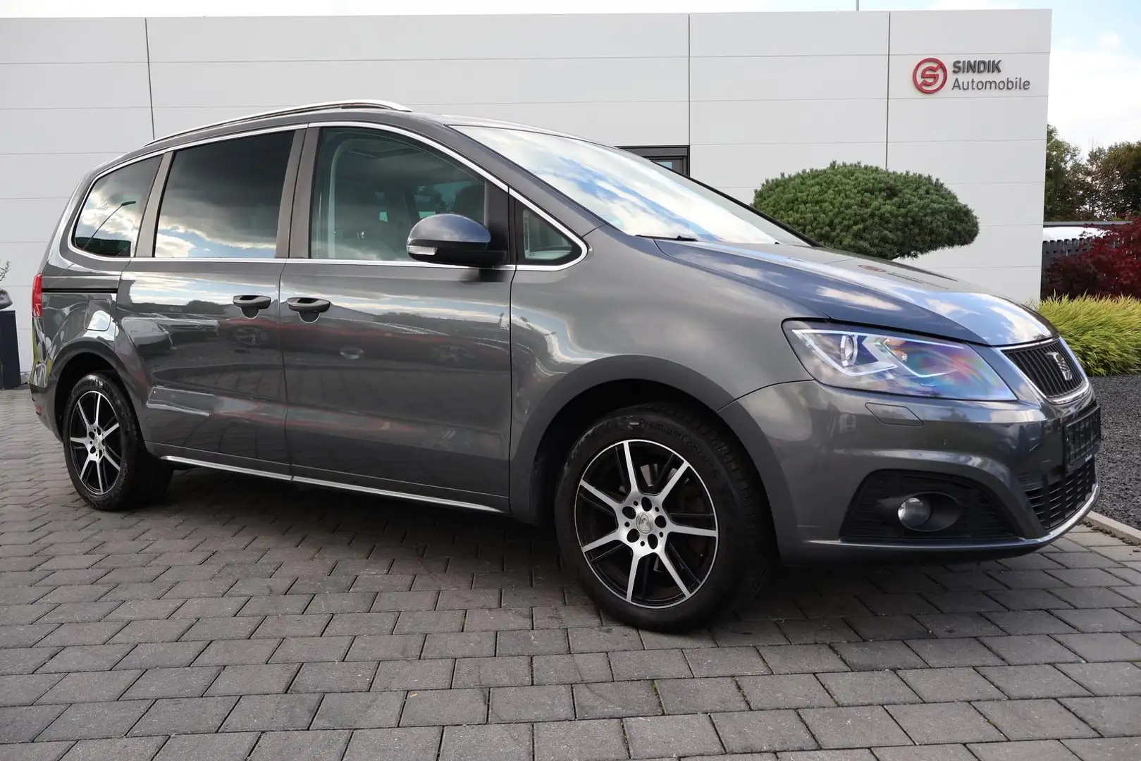 SEAT Alhambra Style 2.0 TDI 7 Sitzer-Navi-Kamera-Pano Grau - 2
