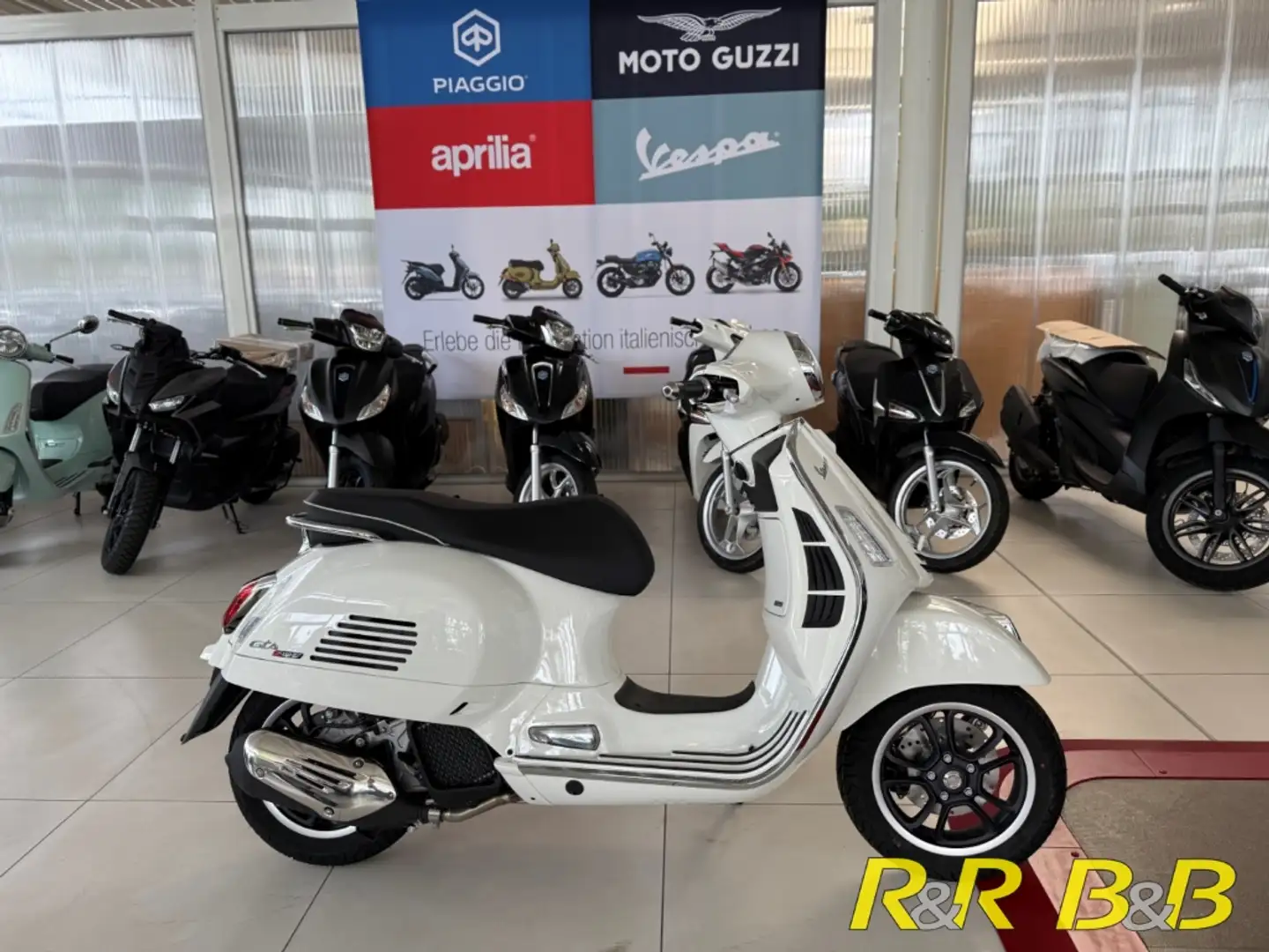 Vespa GTS 125 SUPER E5+ AT KEYLESS+ALU+LED+ABS+ASR Schwarz - 2
