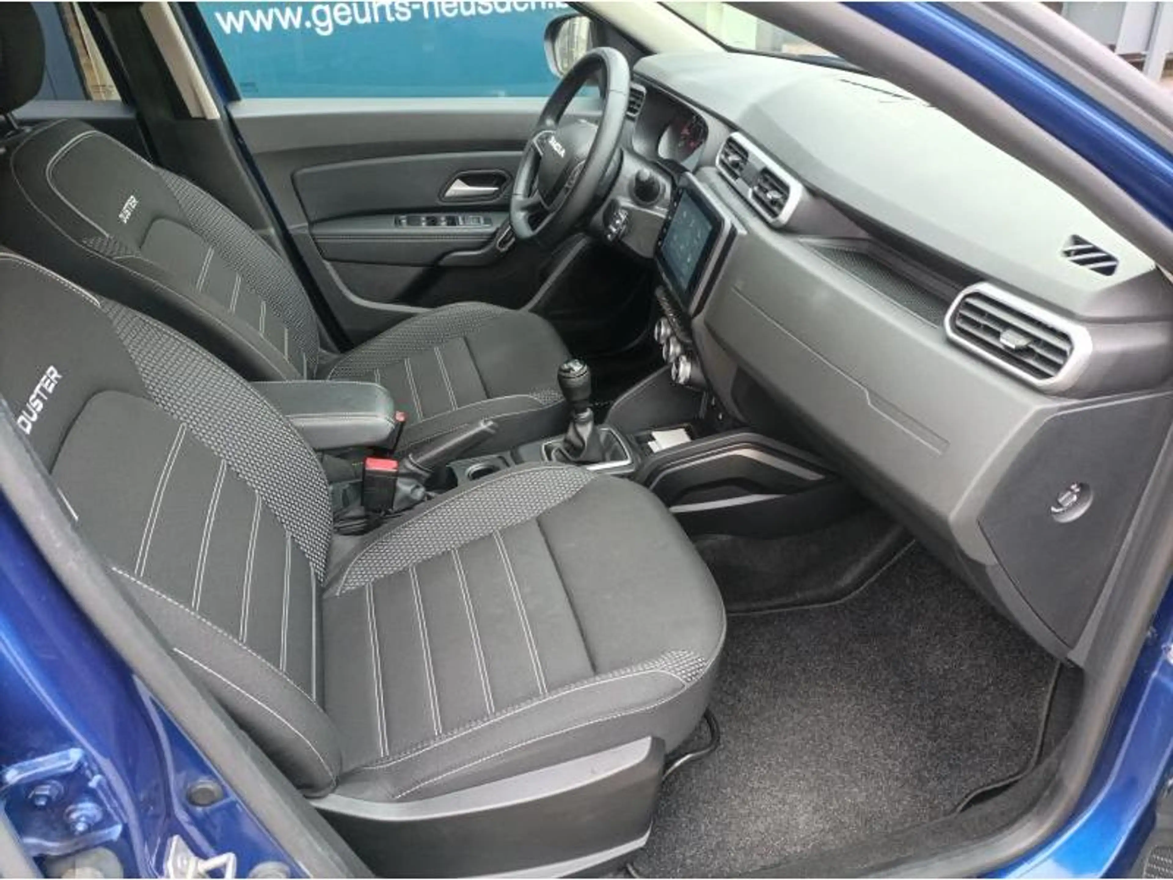 Dacia Duster Journy — photo 11