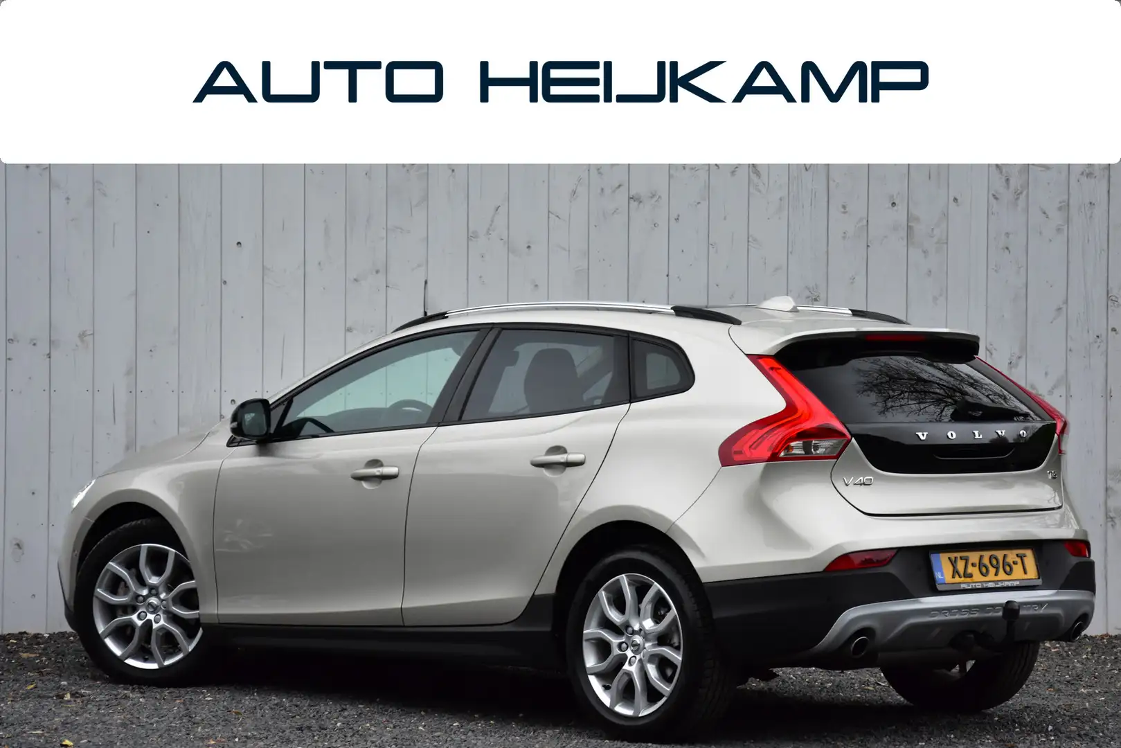 Volvo V40 Cross Country 1.5 T3 Polar+ Luxury | Pano-dak | Trekhaak | NL-Au Beige - 2