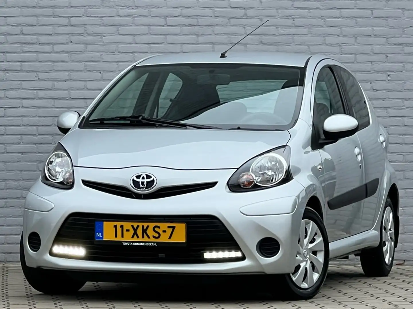 Toyota Aygo 1.0 VVT-i Aspiration Automaat 5-deurs | NL auto | Grijs - 2