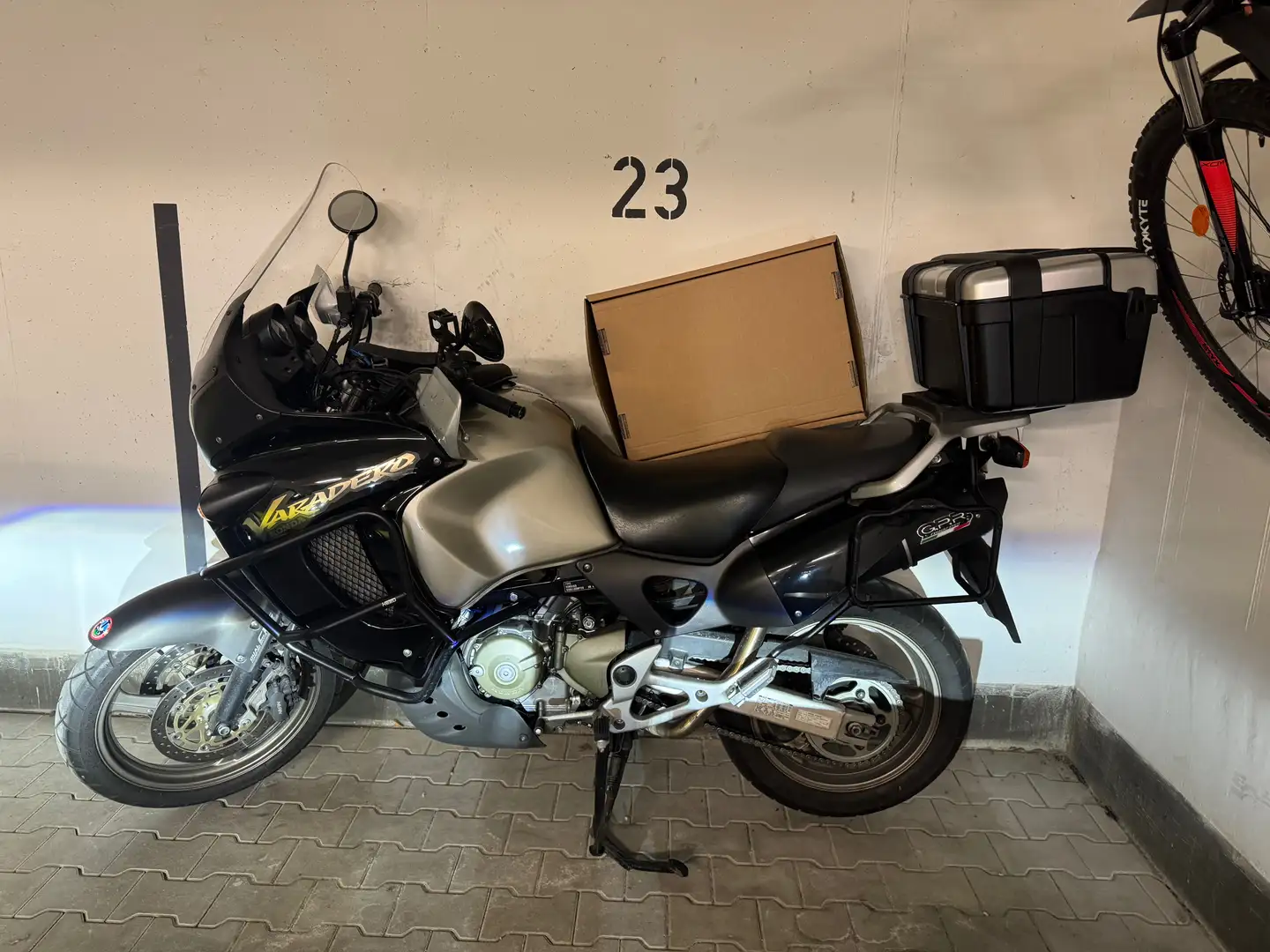 Honda XL 1000 Silber - 1