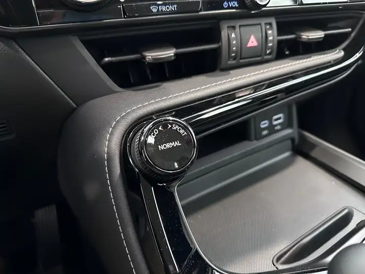 Lexus NX 2024, foto 17
