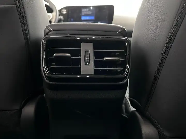 Lexus NX 2024, foto 16