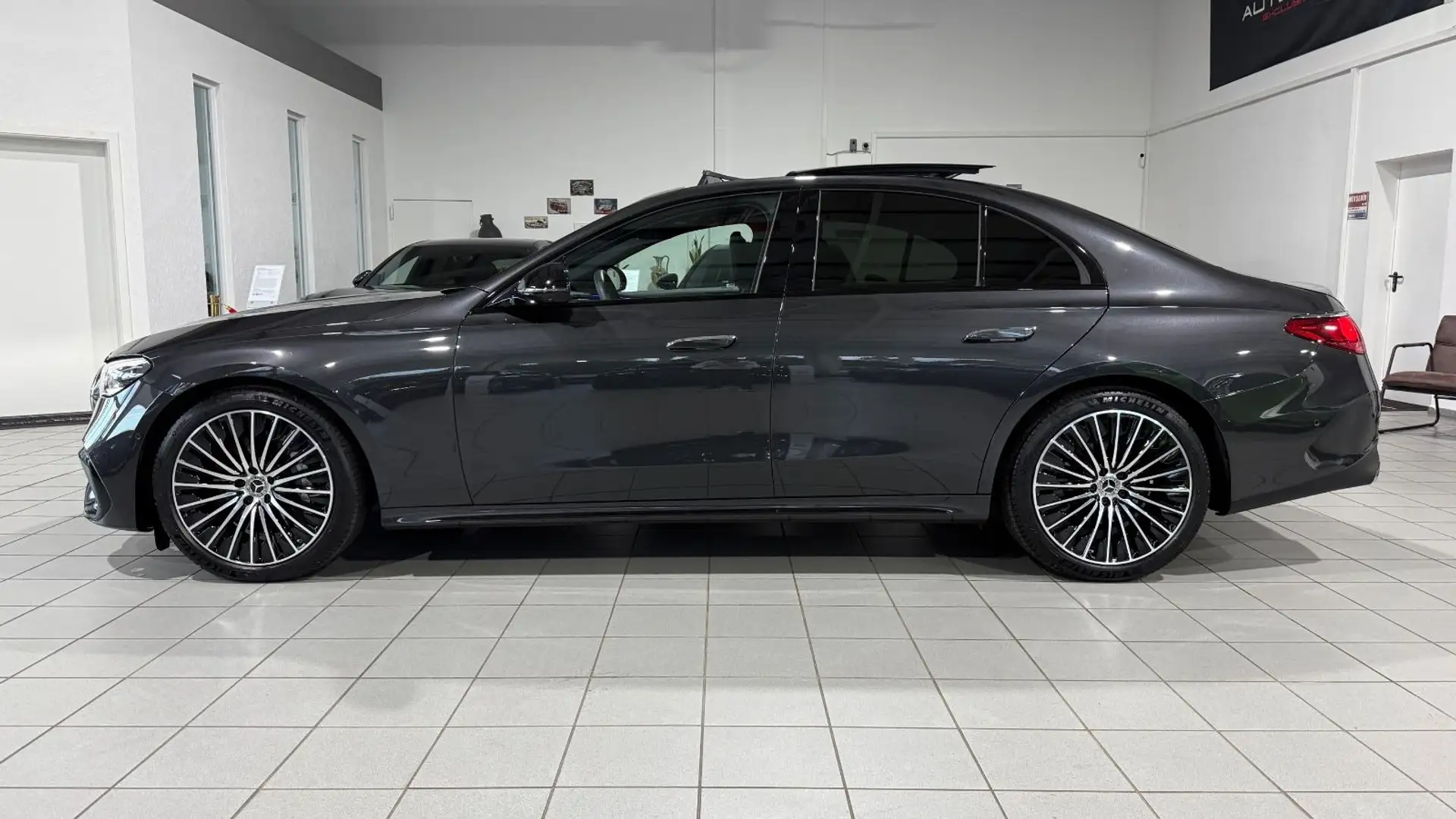 Mercedes-Benz E 220 d AMG Premium SUPERSCREEN PANO FULL Grau - 2