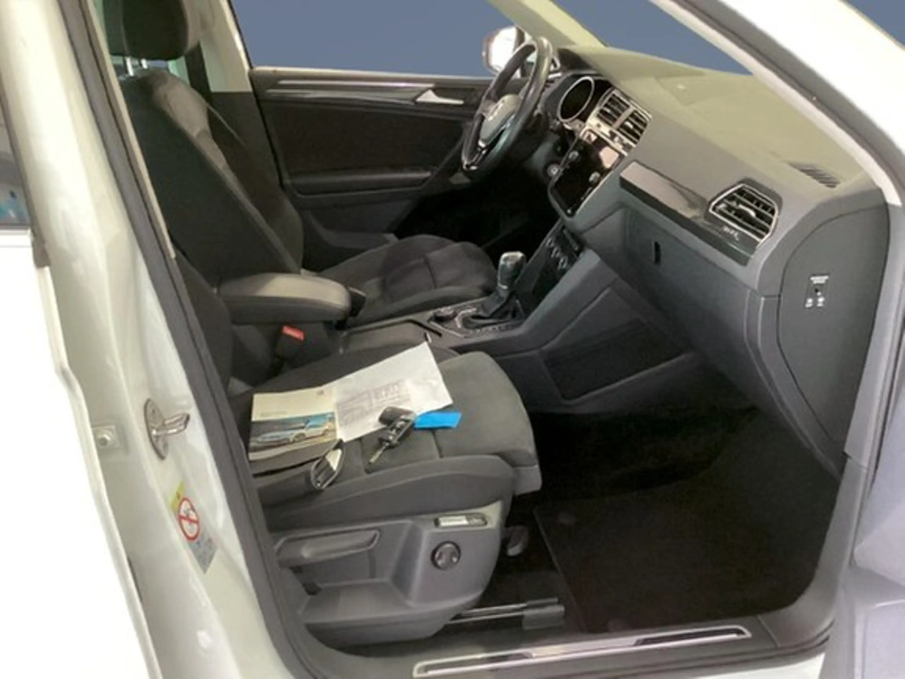 Volkswagen Tiguan 2.0 TDI DSG 4Motion HIGHLINE R-LINE NAVI AHK RE... — photo 3