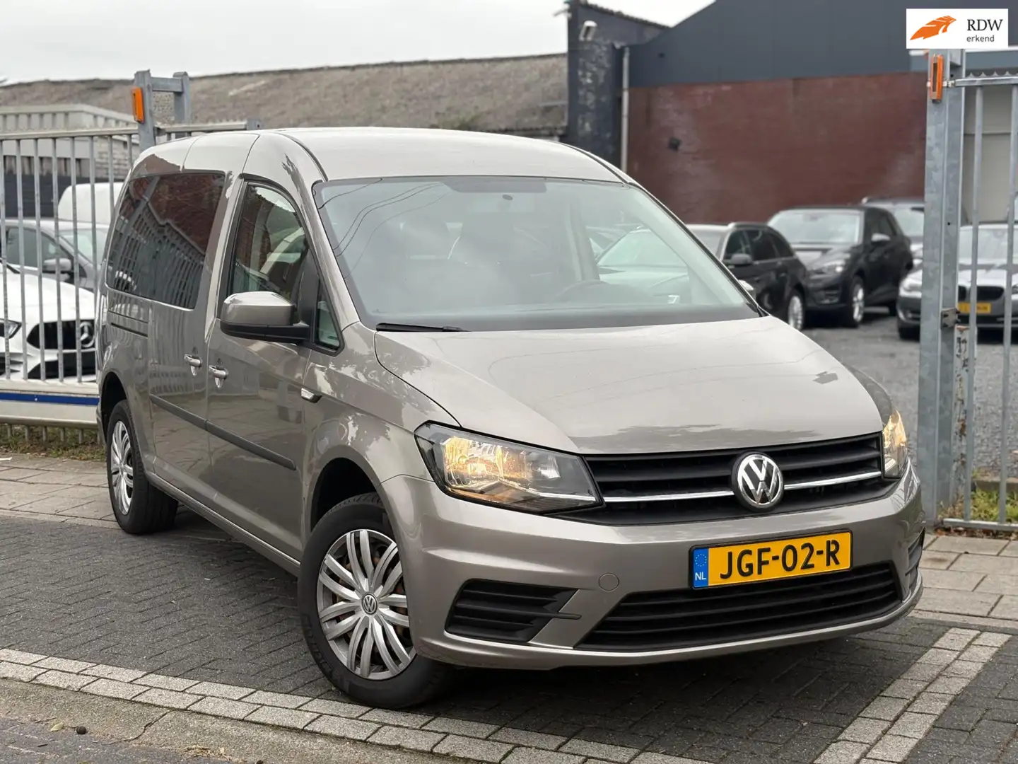 Volkswagen Caddy 1.4 TSI 5+1 Rolstoelvervoer | Navigatie | Achterui Bruin - 1