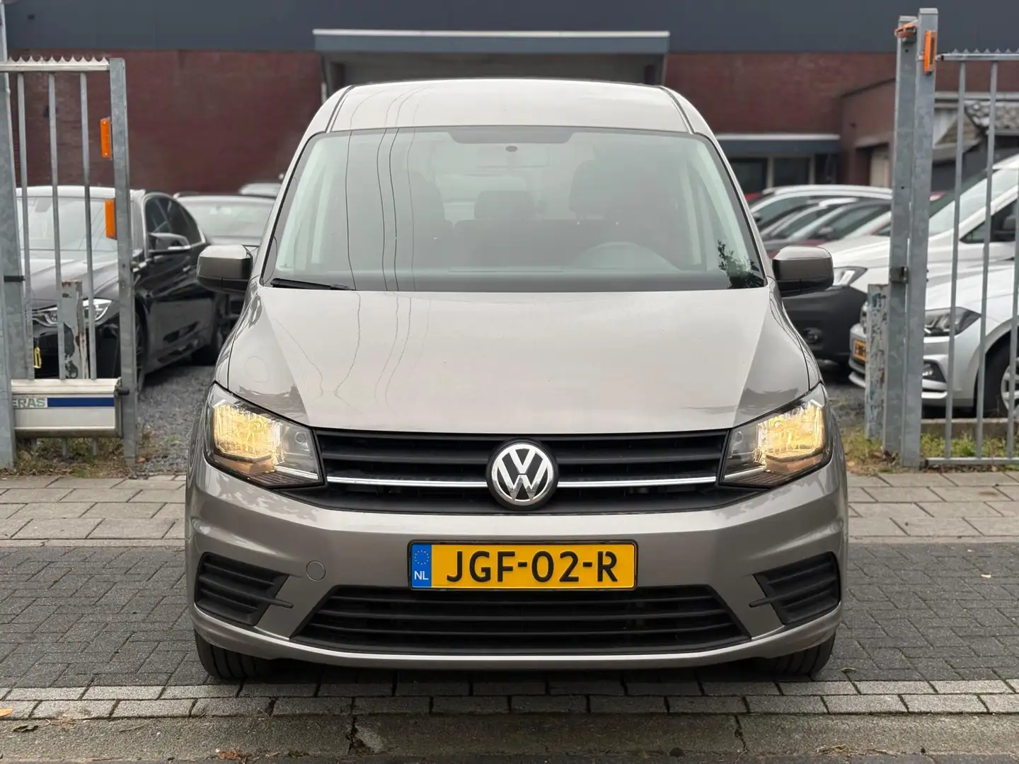 Volkswagen Caddy 1.4 TSI 5+1 Rolstoelvervoer | Navigatie | Achterui Bruin - 2
