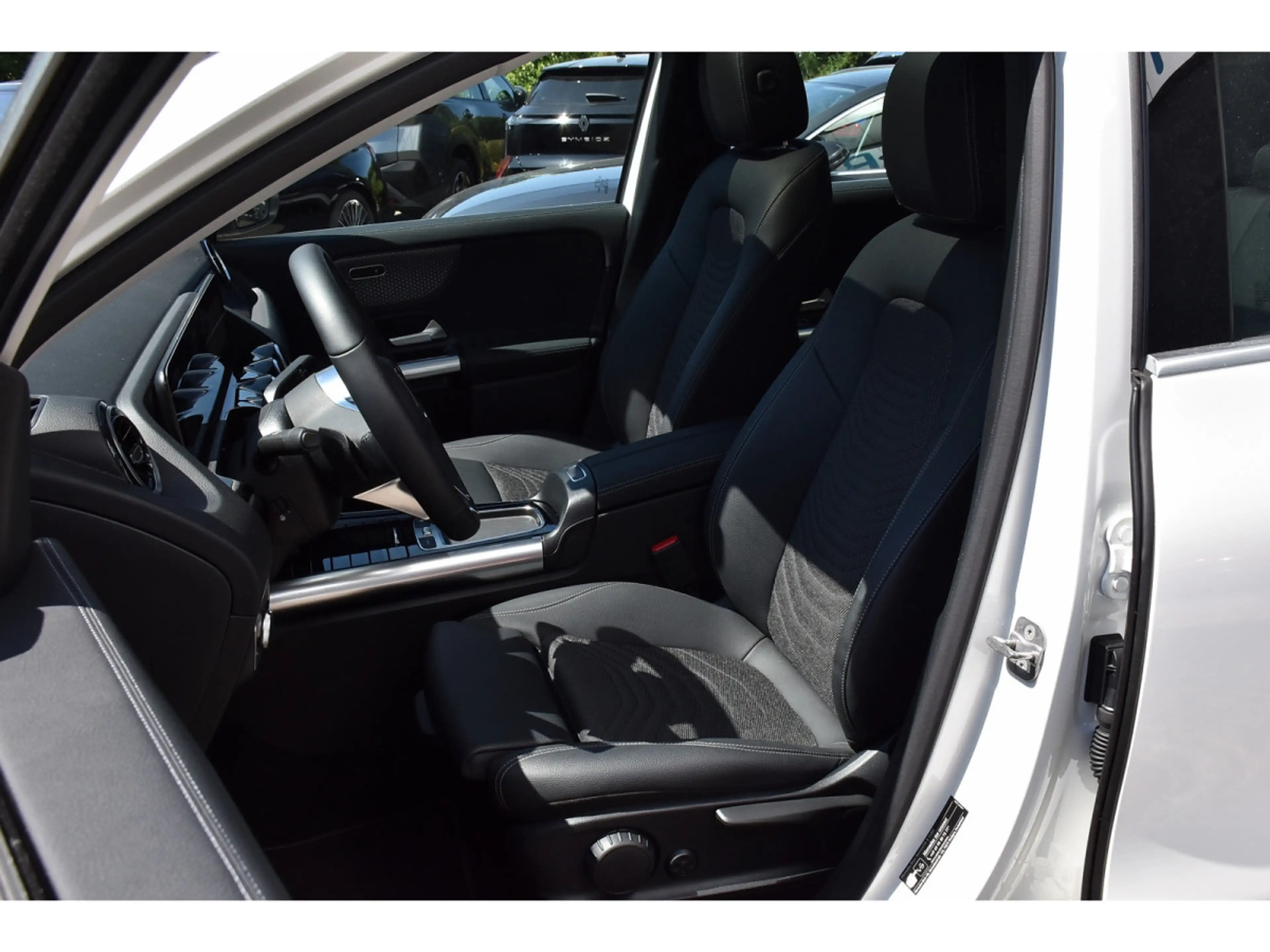 Mercedes-Benz GLA 200 CDI Progressive 8G-Tronic PANO CHFF ADD CAM 1°MAIN — photo 6