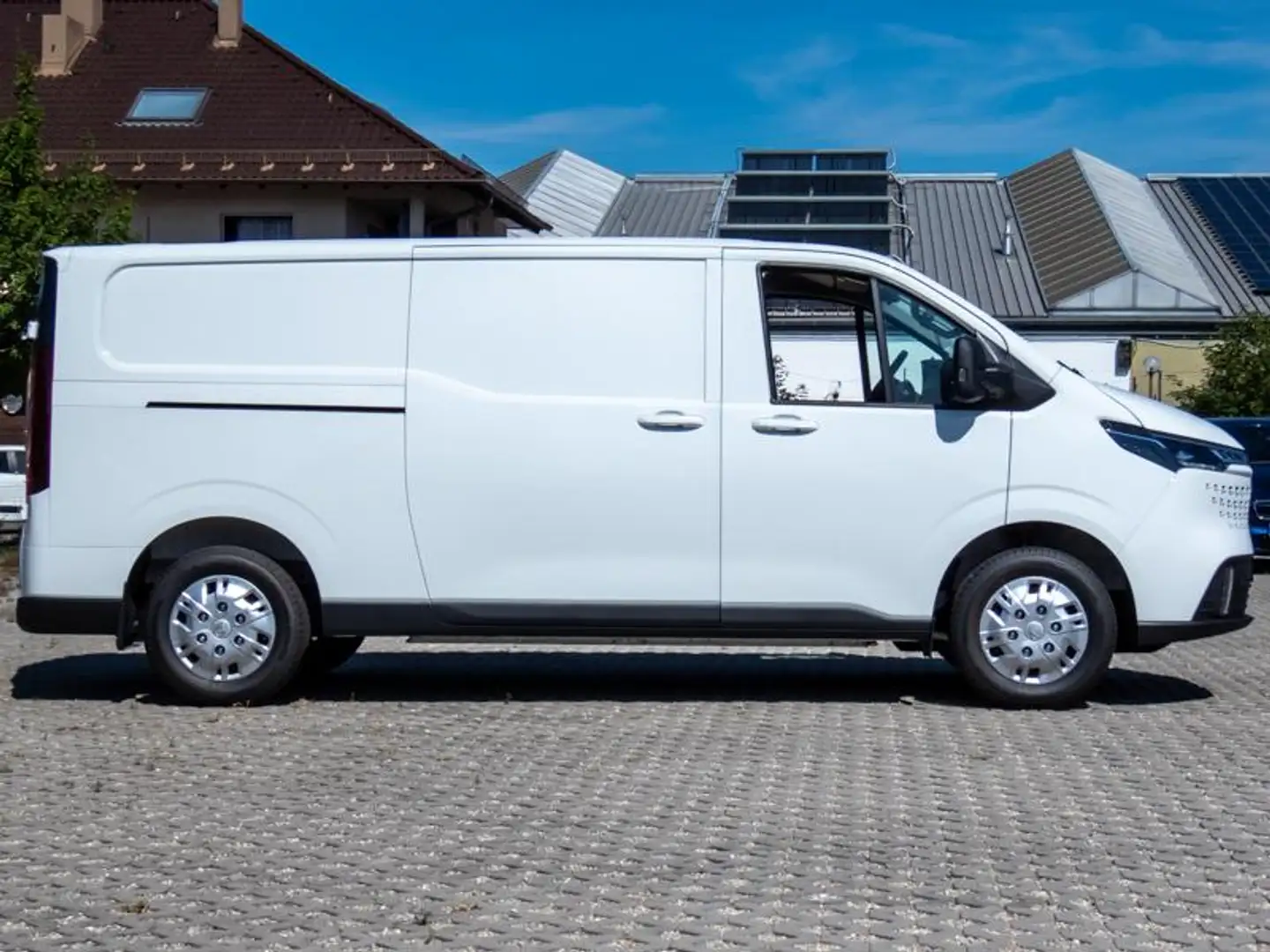 Maxus eDeliver 7 Diesel L2 H1 FWD Luxury LED Kamera SHZ Weiß - 2