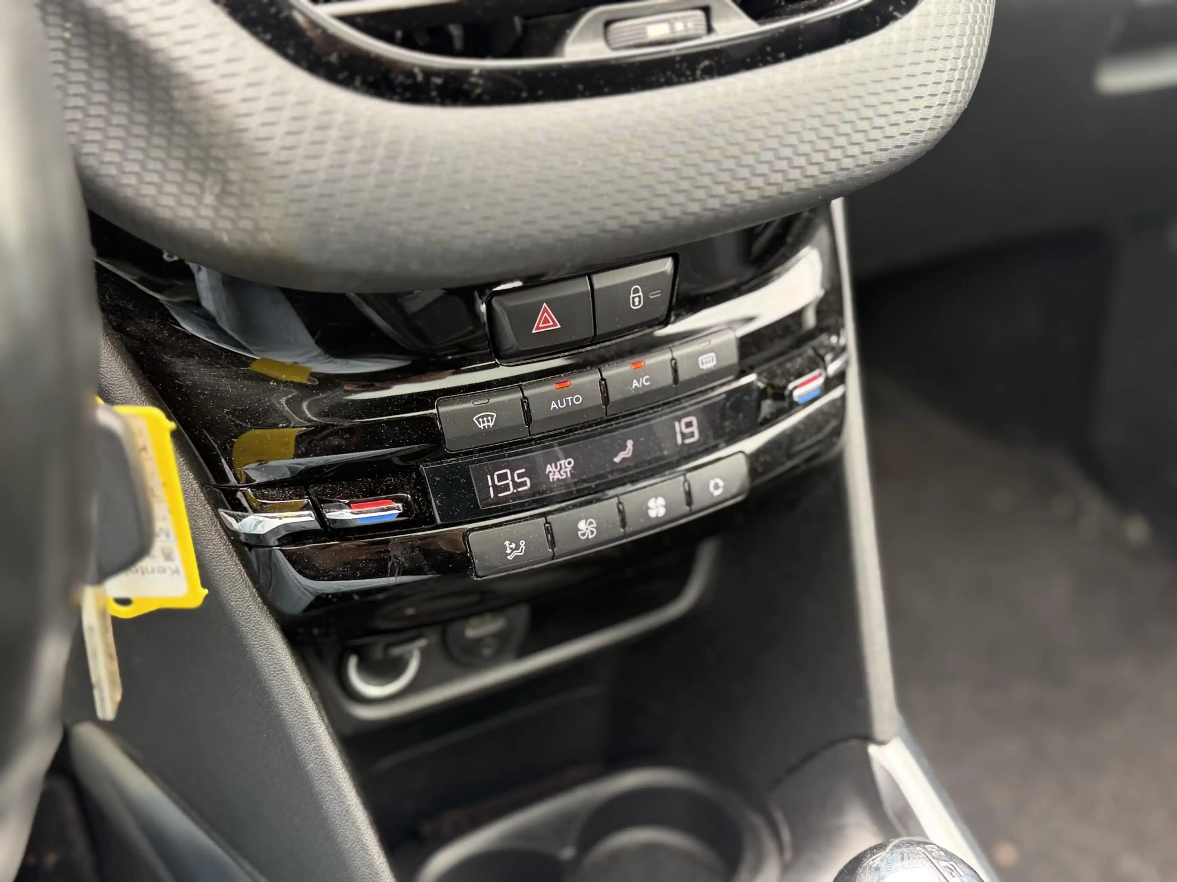 Peugeot 2008 1.2 PureTech Allure Automaat - Navigatie - Climate — photo 21