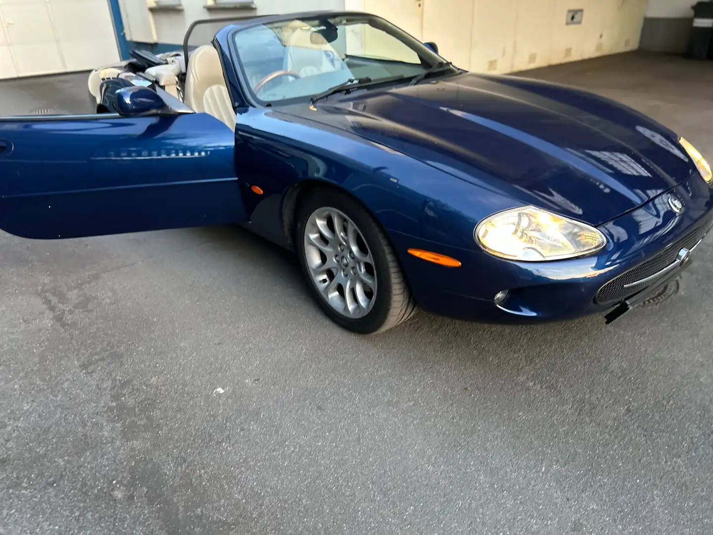 Jaguar XK8 Jaguar XK8 4.0 V8 Automatik 294PS Blau - 2