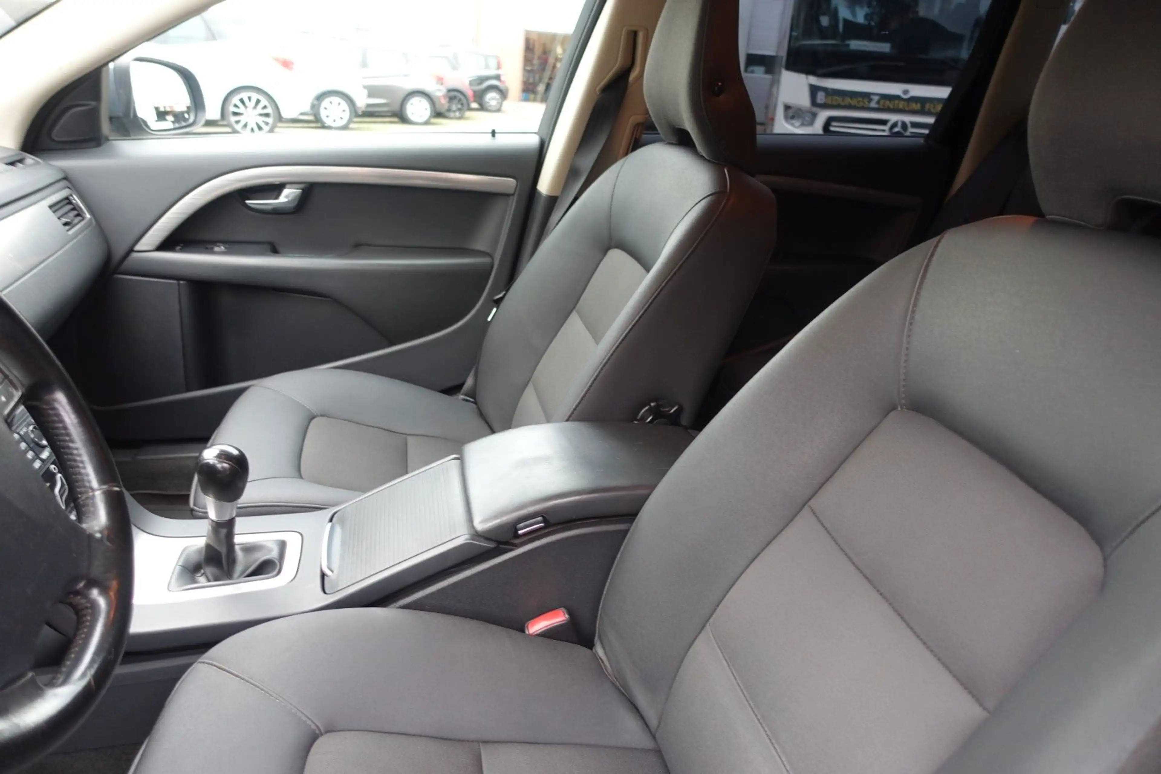 Volvo V70 Kombi 2.0*KLIMA*AHK*TEMPOMAT*TÜV+SERVICE NEU — photo 11