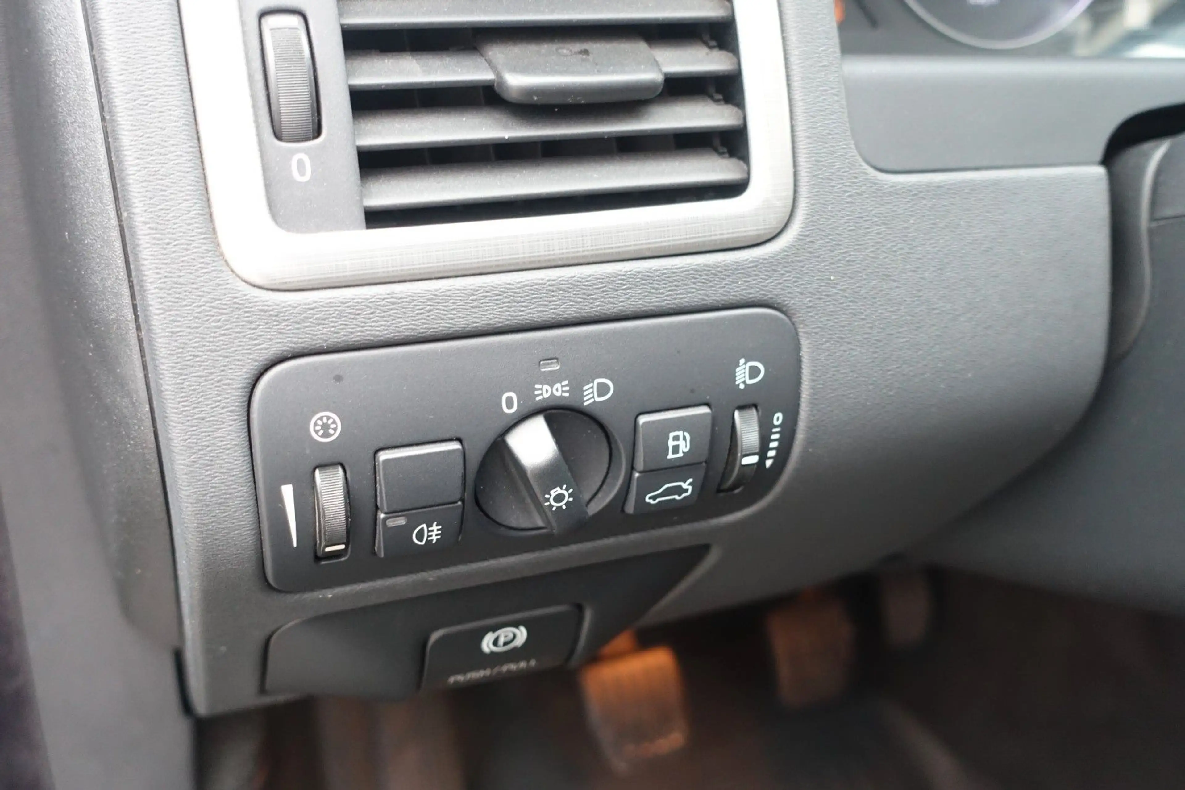 Volvo V70 Kombi 2.0*KLIMA*AHK*TEMPOMAT*TÜV+SERVICE NEU — photo 12
