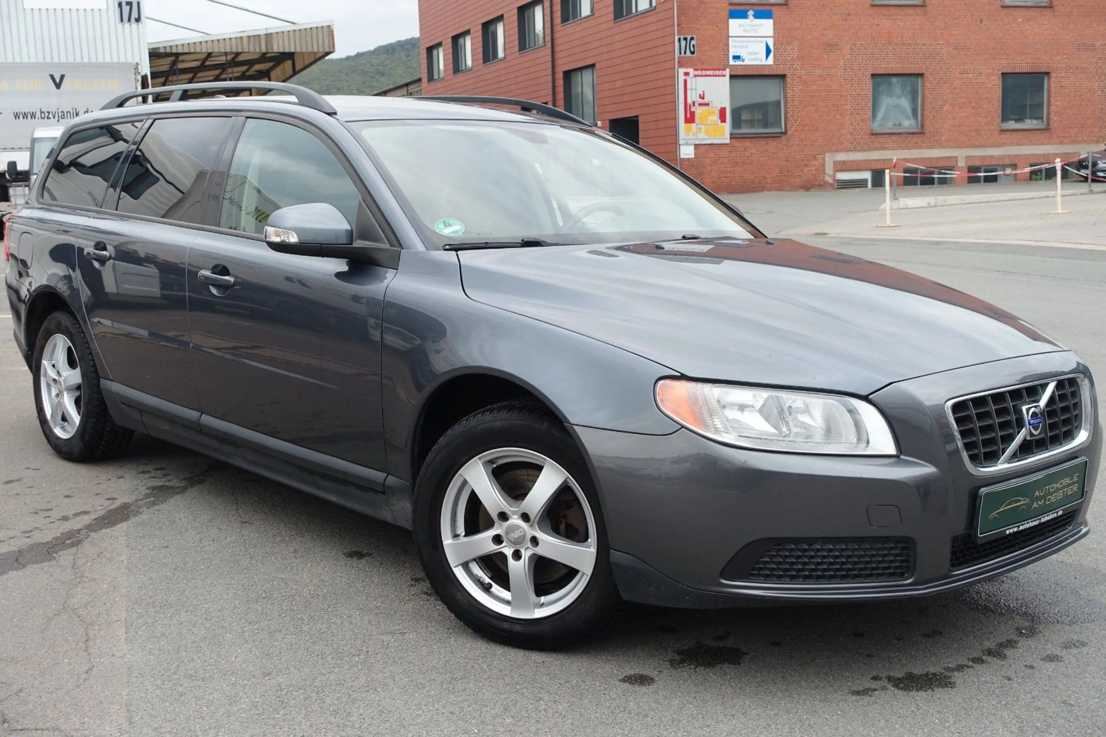 Volvo V70 Kombi 2.0*KLIMA*AHK*TEMPOMAT*TÜV+SERVICE NEU