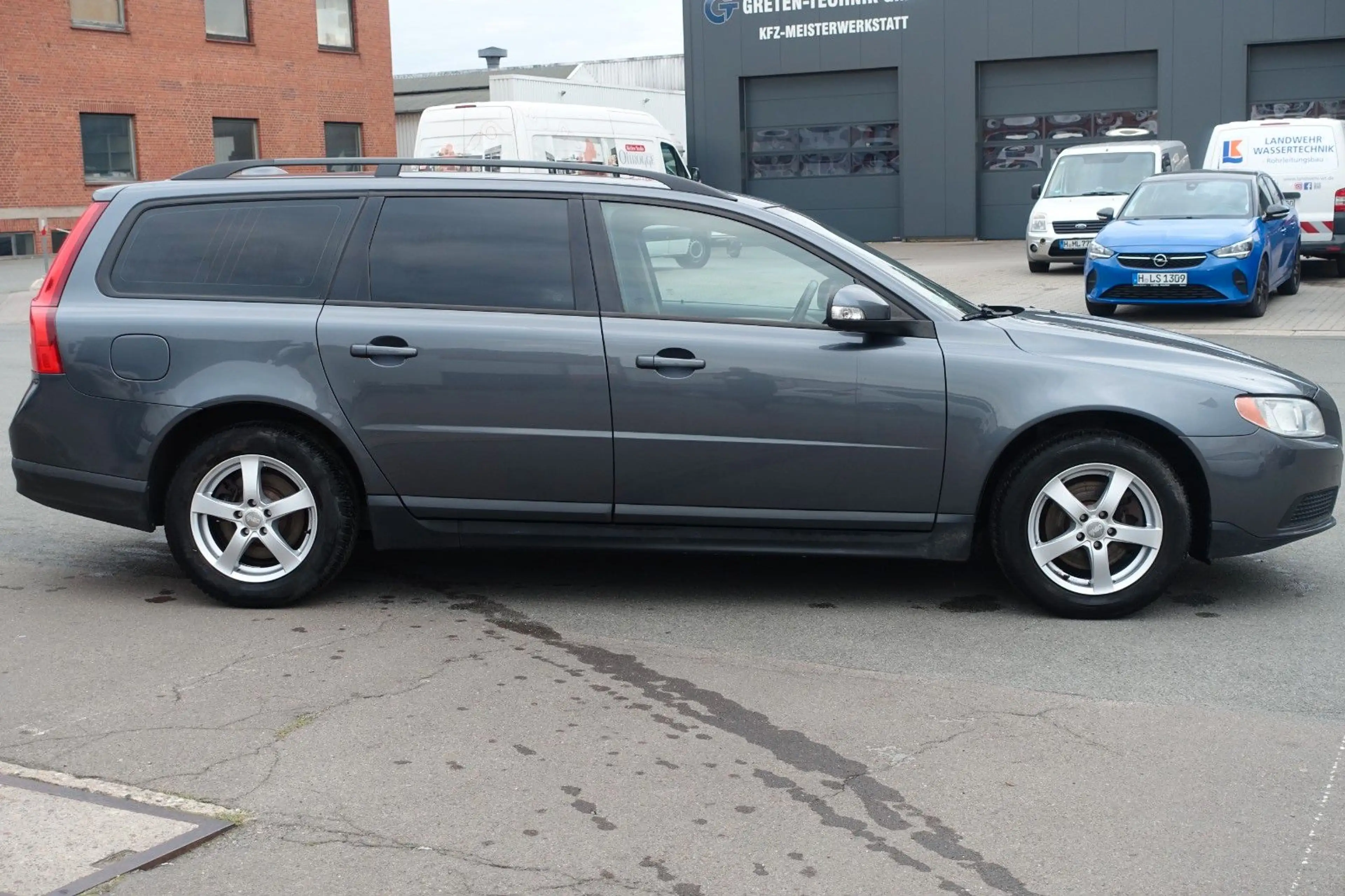 Volvo V70 Kombi 2.0*KLIMA*AHK*TEMPOMAT*TÜV+SERVICE NEU — photo 3