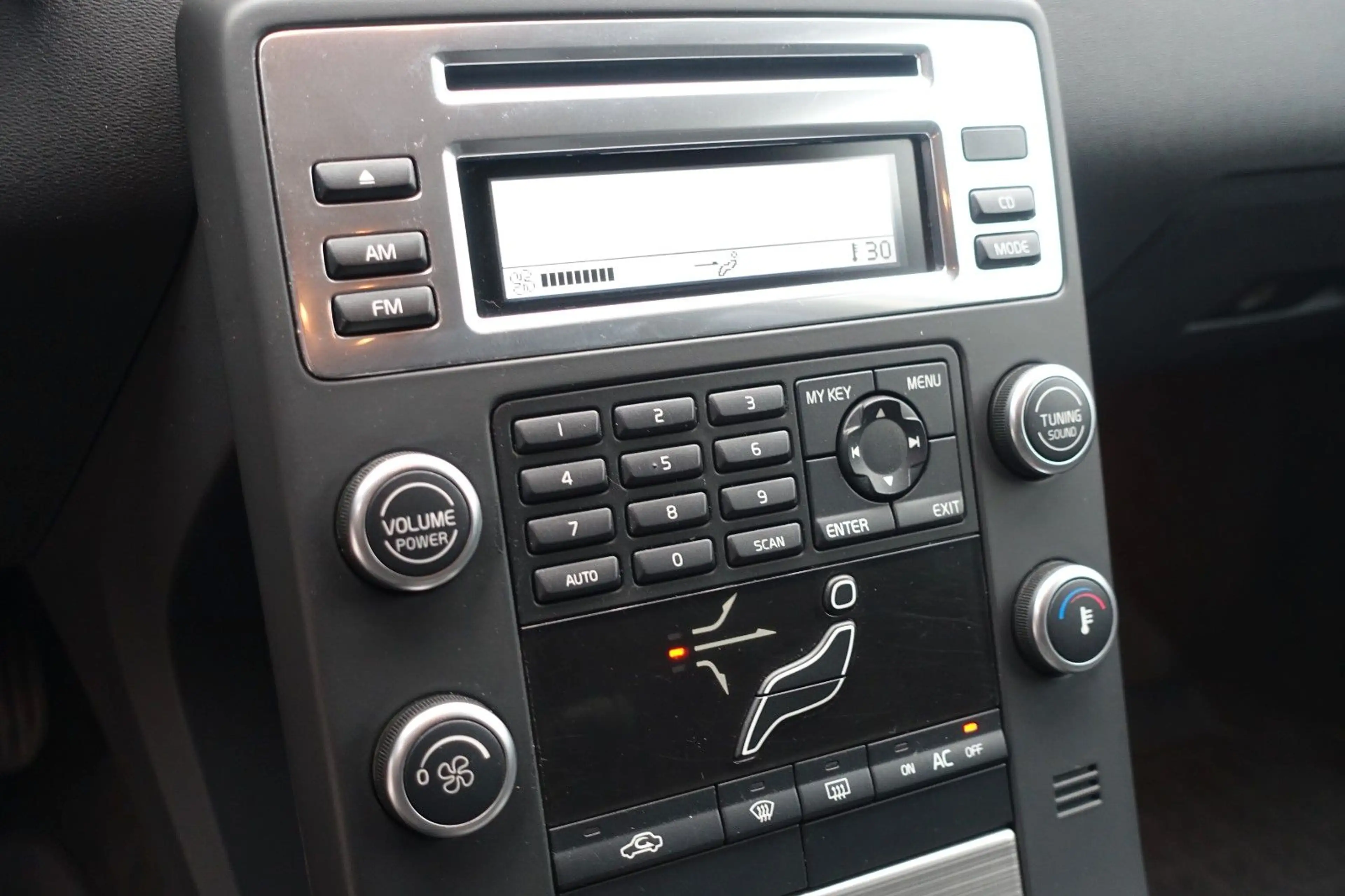 Volvo V70 Kombi 2.0*KLIMA*AHK*TEMPOMAT*TÜV+SERVICE NEU — photo 14