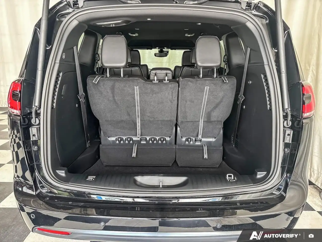 Chrysler Pacifica снимка Chrysler Pacifica