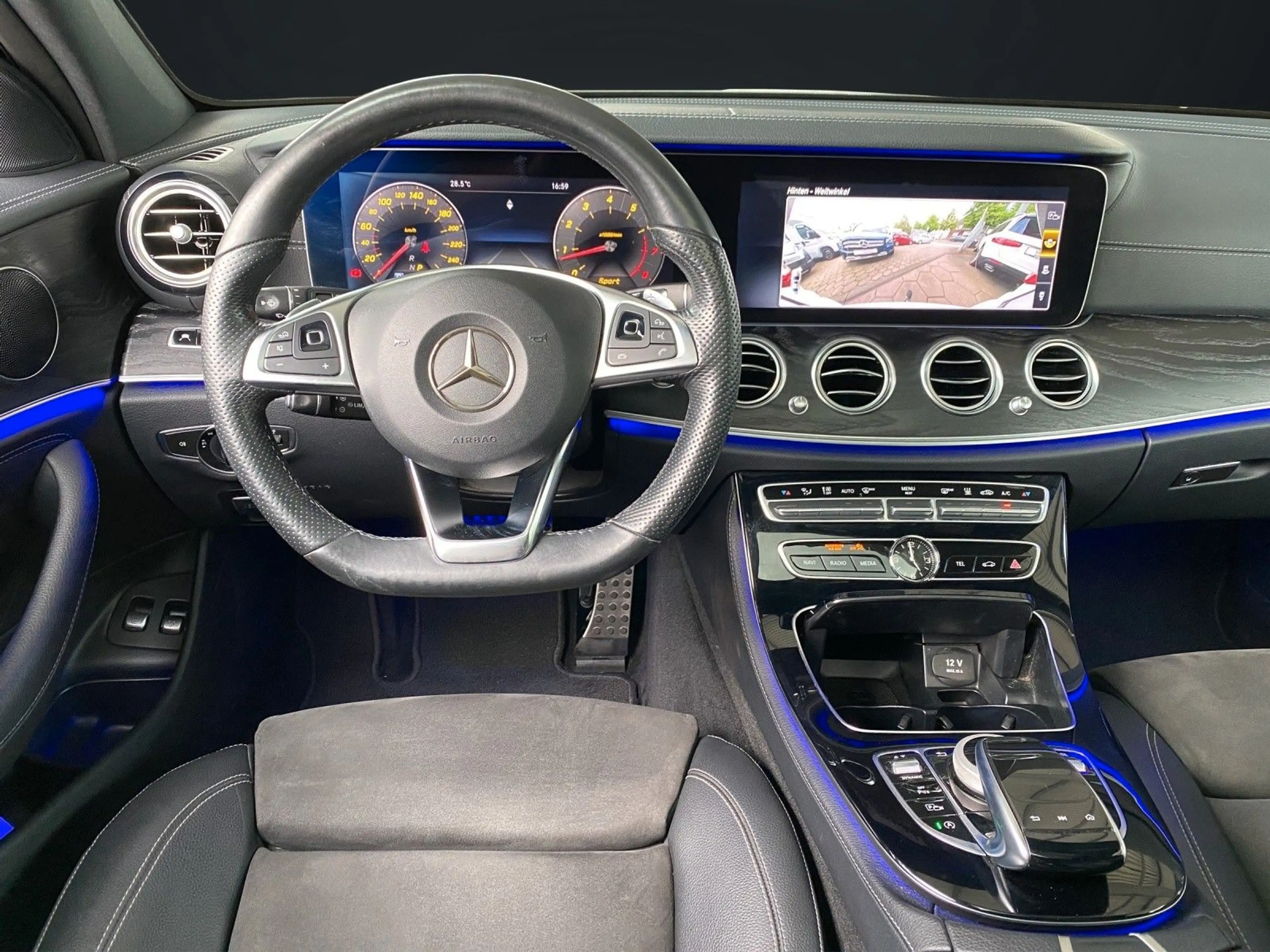 Mercedes-Benz E 250 T AMG-LINE NAVI-KAMERA-EGSD-AHK-LED-STHZ-H — photo 12