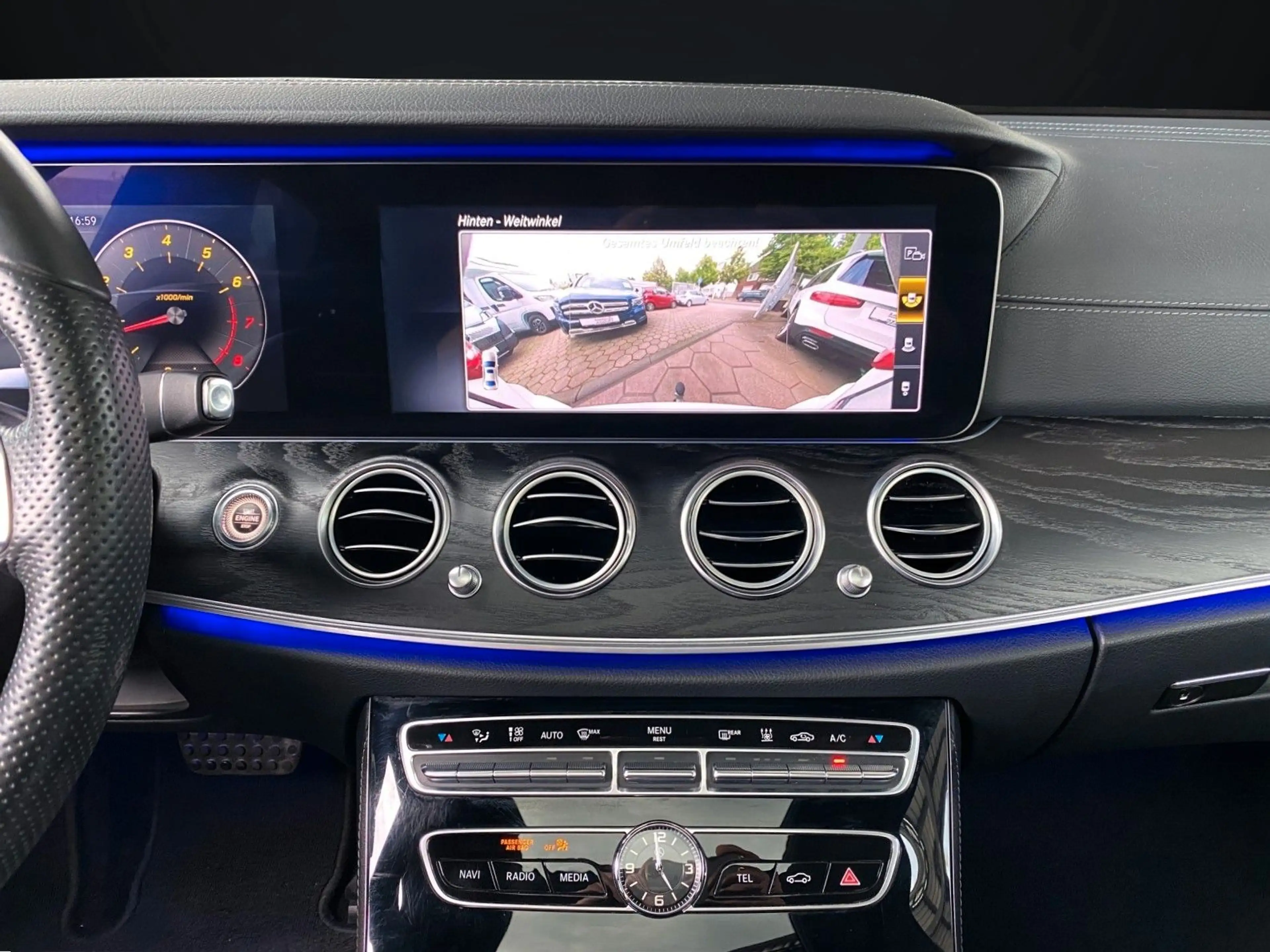 Mercedes-Benz E 250 T AMG-LINE NAVI-KAMERA-EGSD-AHK-LED-STHZ-H — photo 11