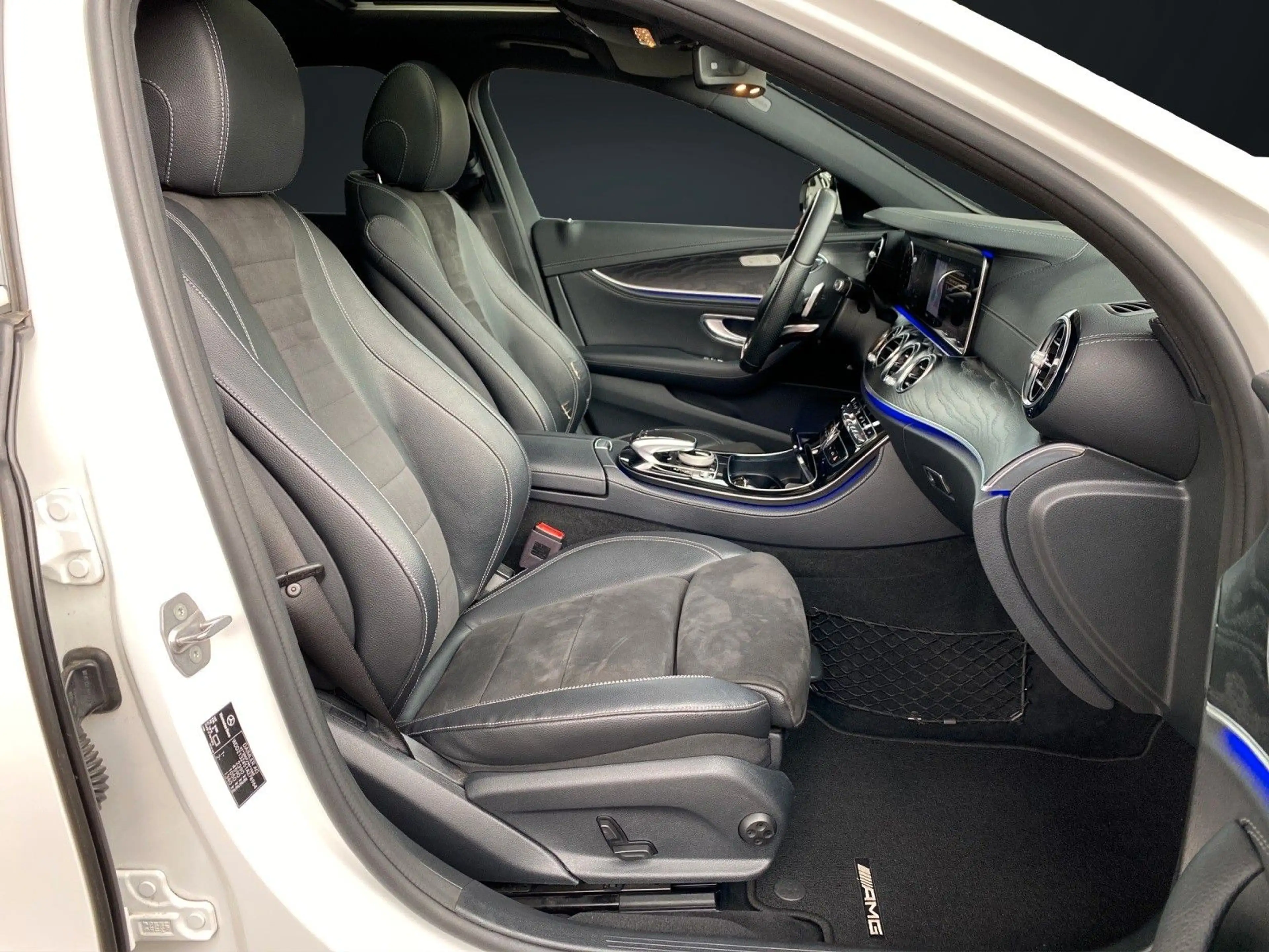 Mercedes-Benz E 250 T AMG-LINE NAVI-KAMERA-EGSD-AHK-LED-STHZ-H — photo 15