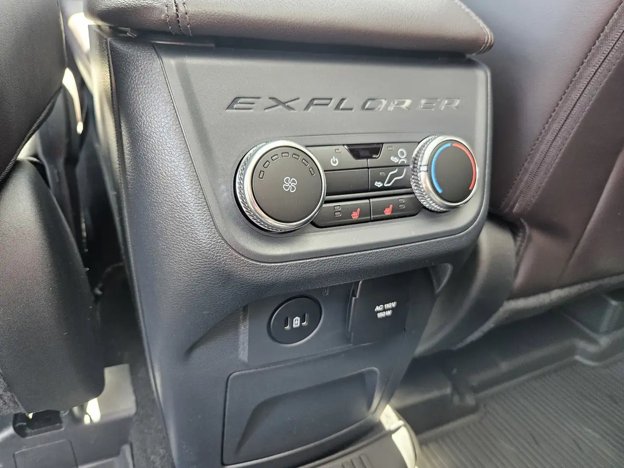 Ford Explorer снимка Ford Explorer