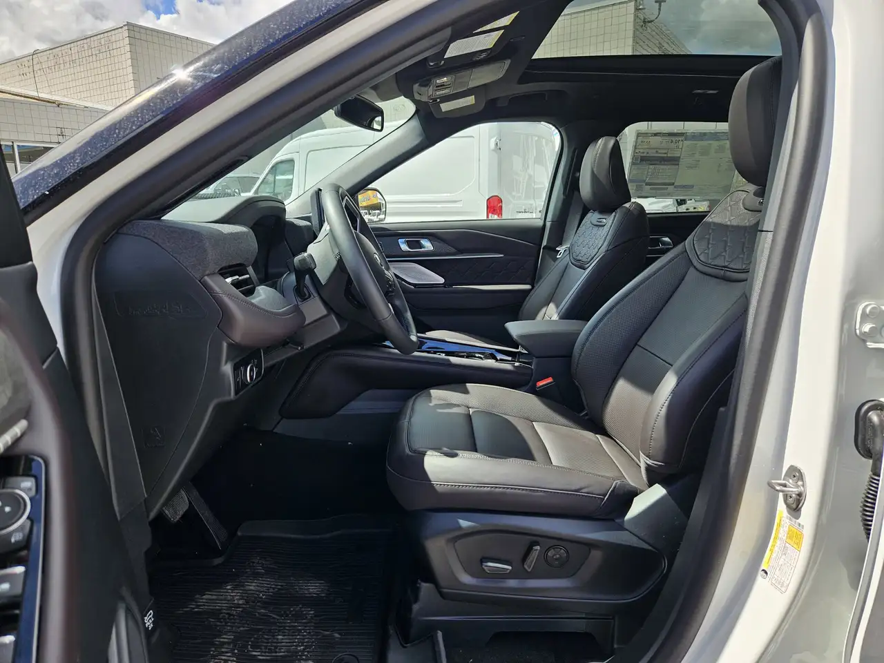 Ford Explorer снимка Ford Explorer