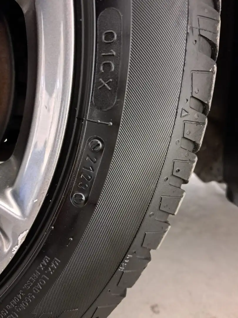 Toyota Yaris 5500EURO PASSAGGIO COMPRESO Grigio - 1