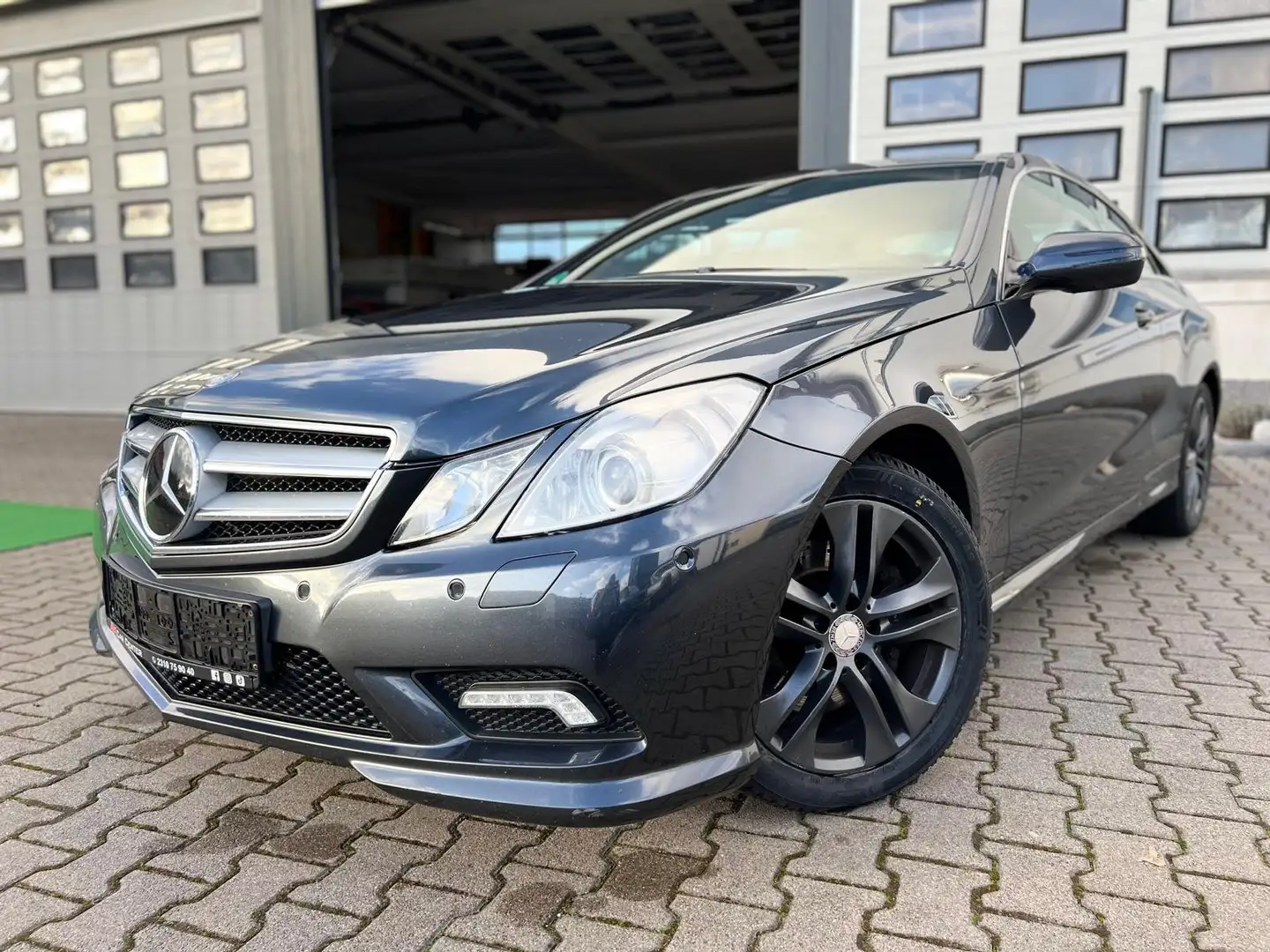 Mercedes-Benz E 350 E 350 CGI BlueEfficiency (207.357) Grau - 1