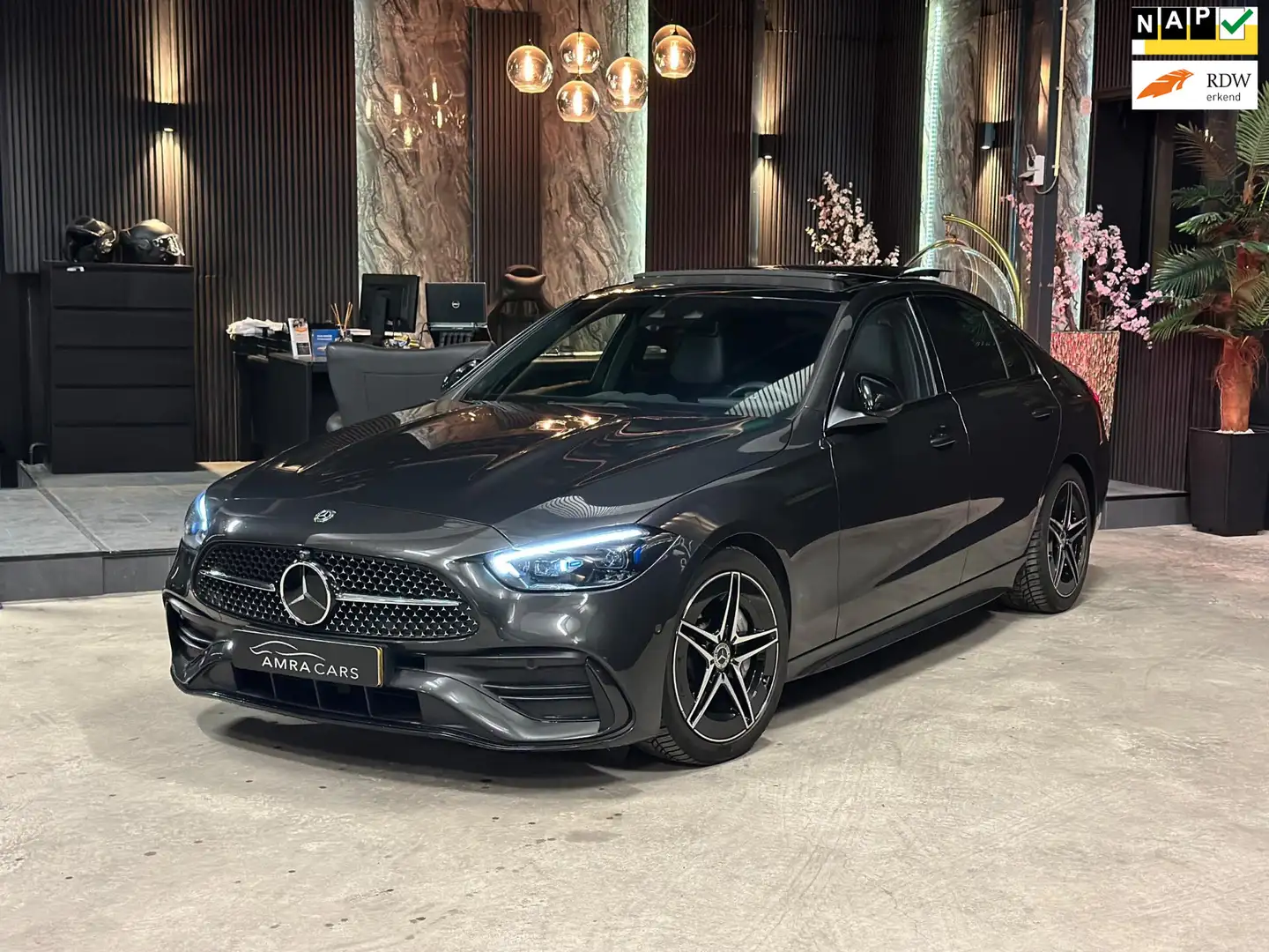 Mercedes-Benz C 300 4MATIC AMG|PANO|FULL OPTION - 1