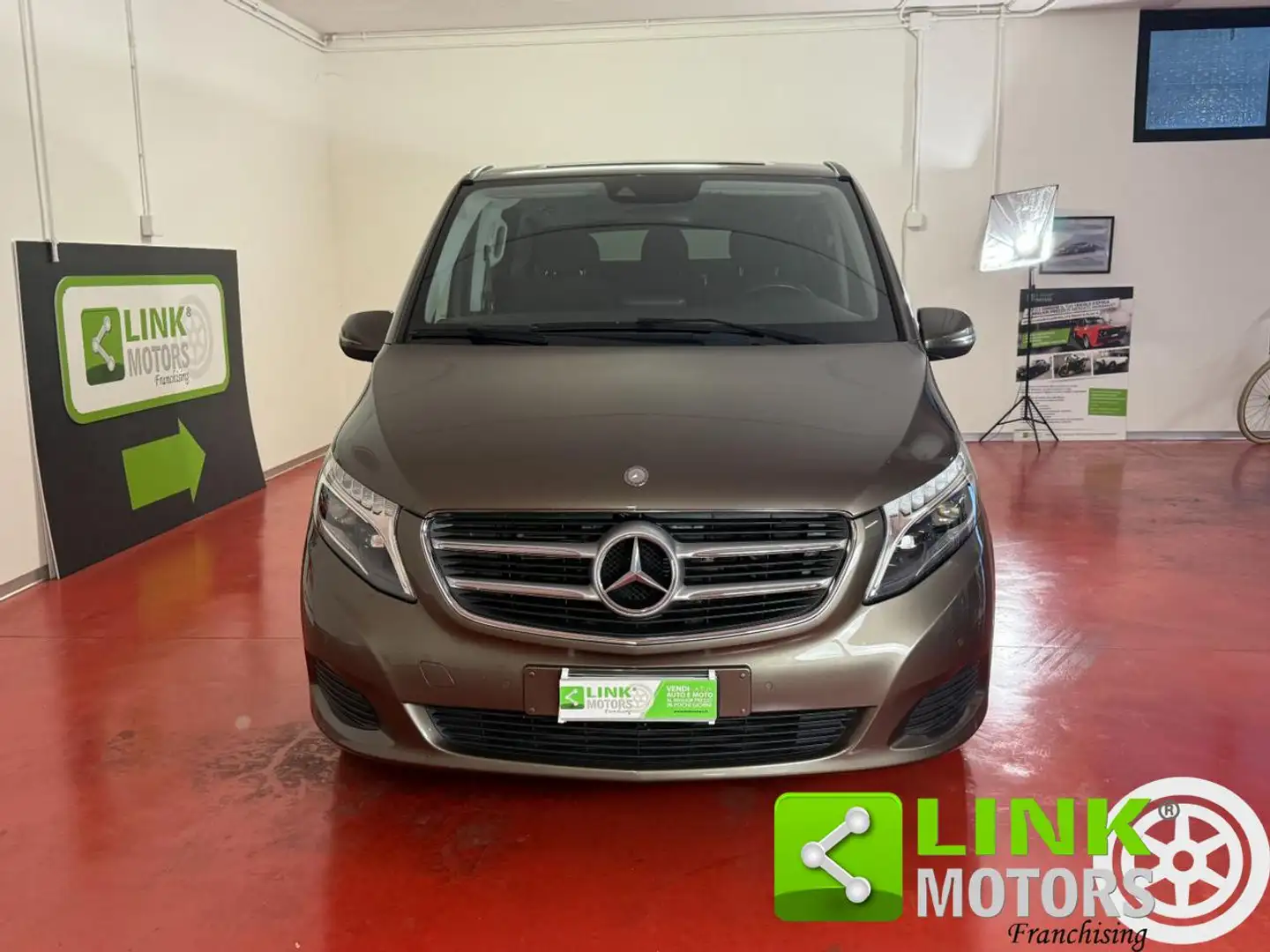 Mercedes-Benz V 250 d Automatic 4Matic Executive Long 8 POSTI Bronze - 2