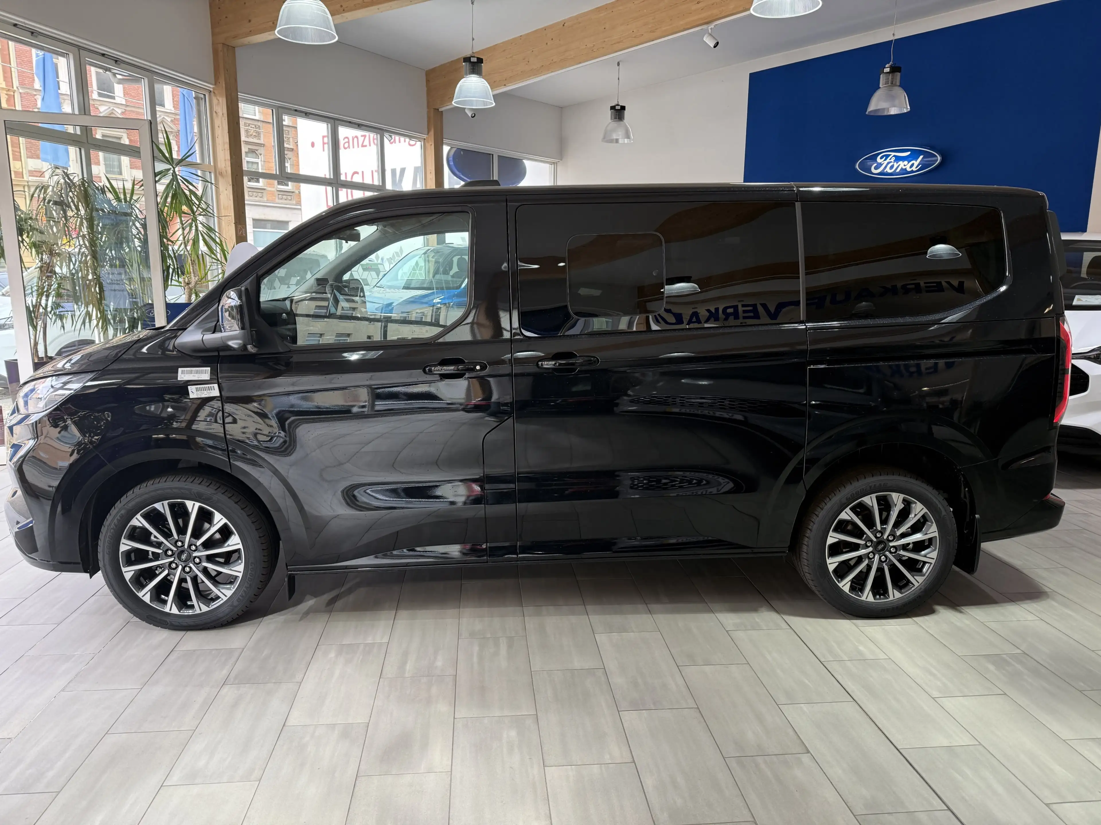 Ford Tourneo Custom Titanium X L1 Standheizung / 70L Tank / ACC — photo 8