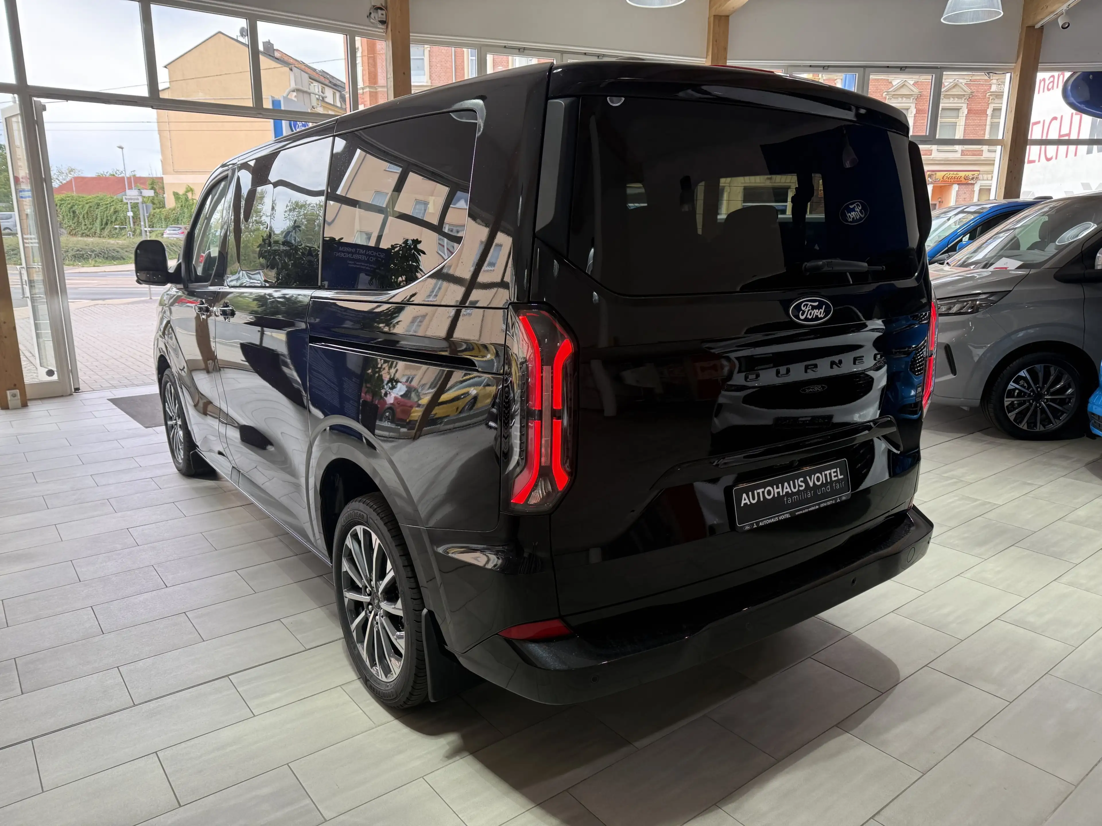 Ford Tourneo Custom Titanium X L1 Standheizung / 70L Tank / ACC — photo 7